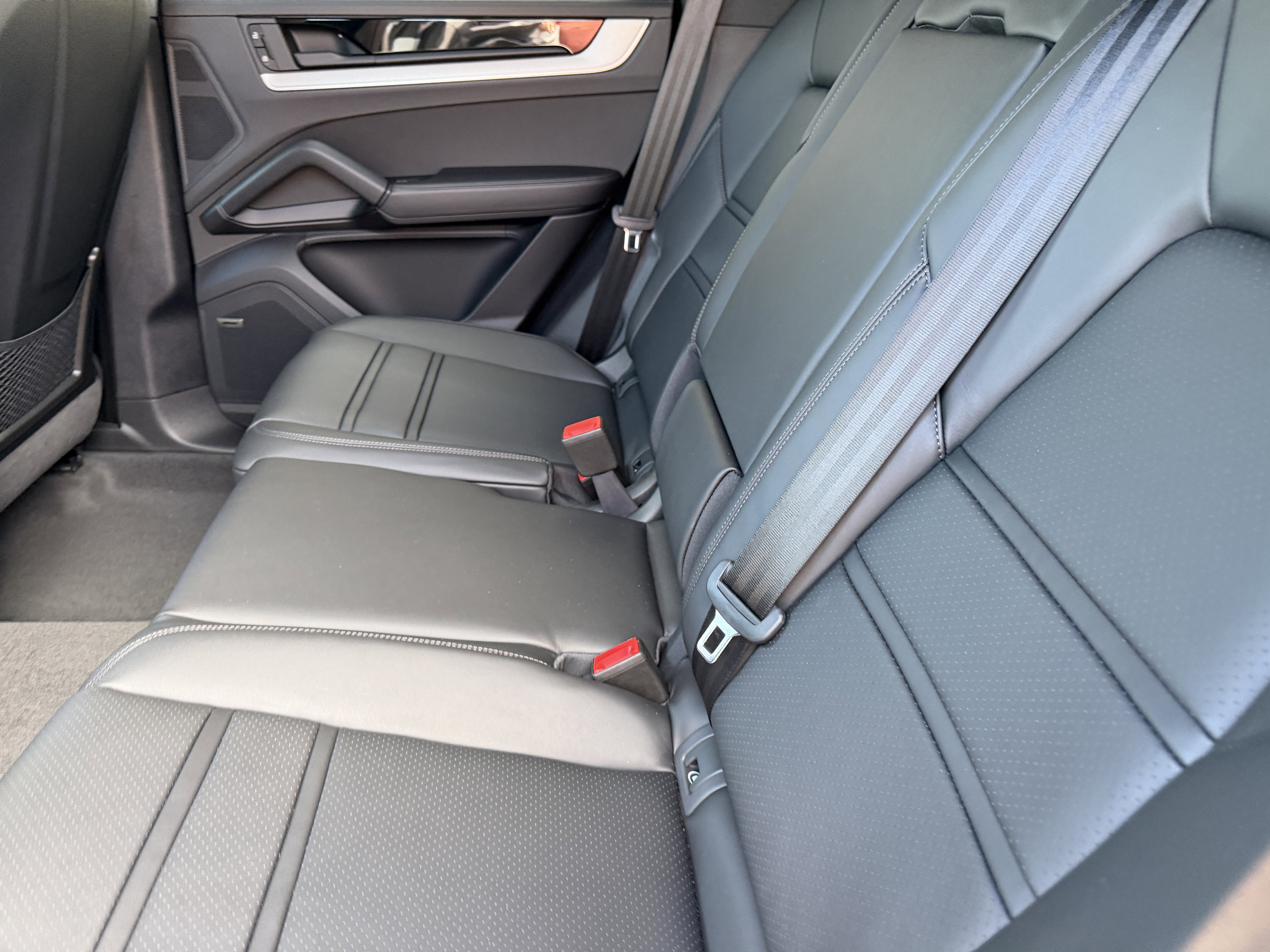 2026 Porsche Cayenne S - Photo 18
