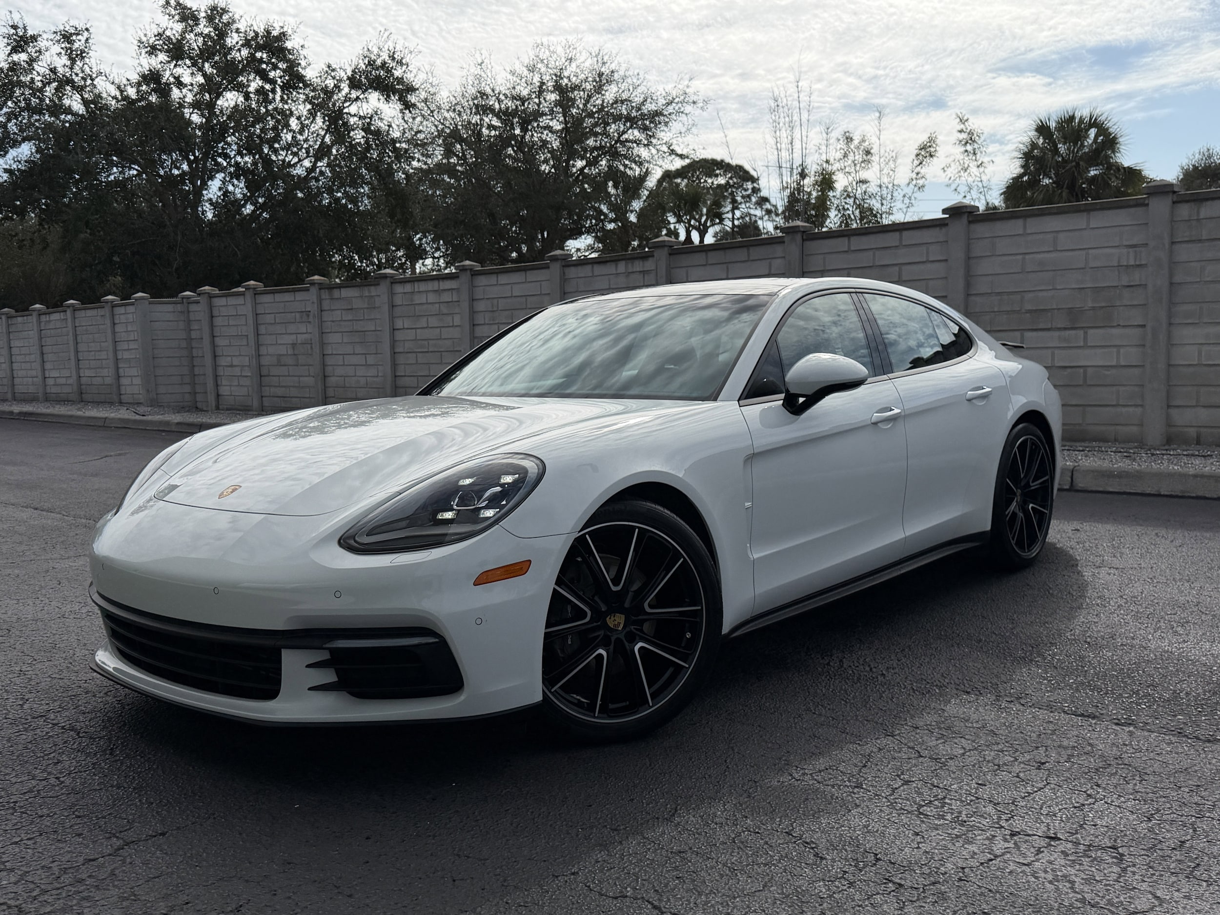 2018 Porsche Panamera Base's photo