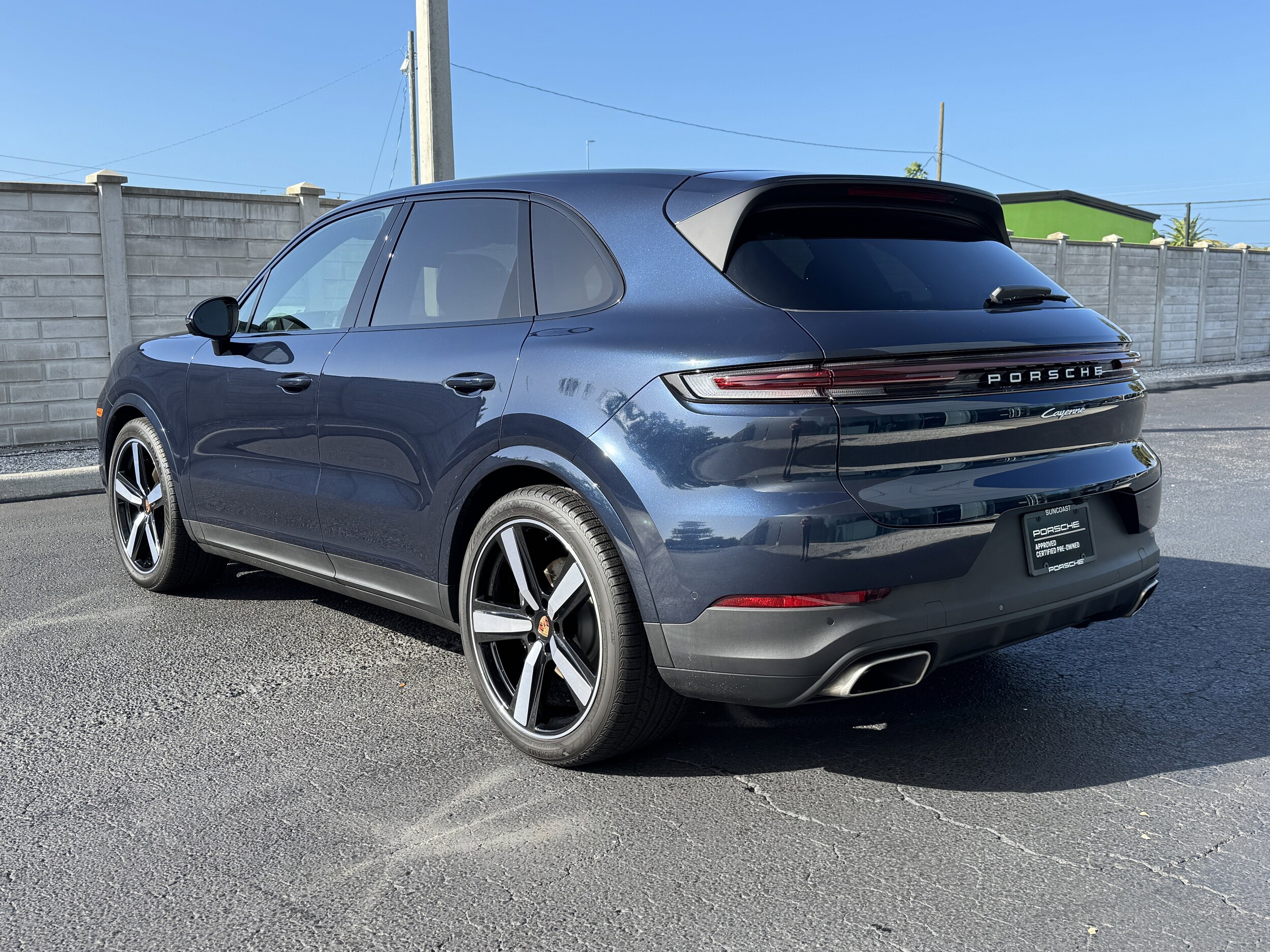 2025 Porsche Cayenne photo 3