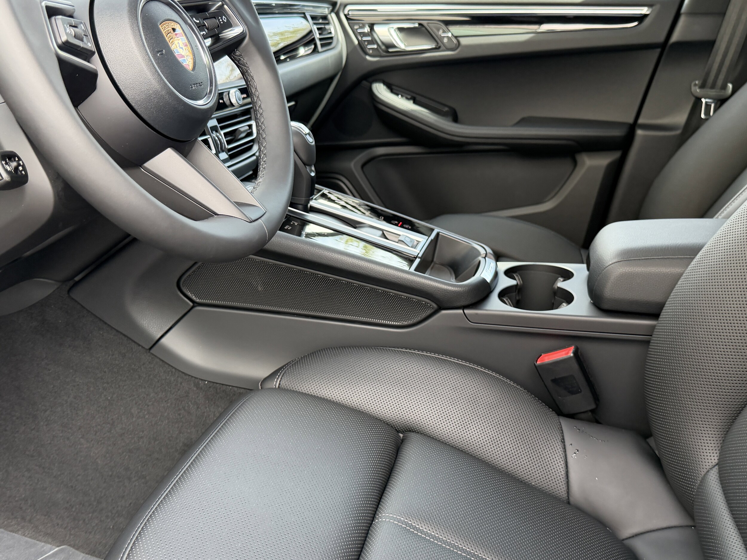 2026 Porsche Macan T photo 4