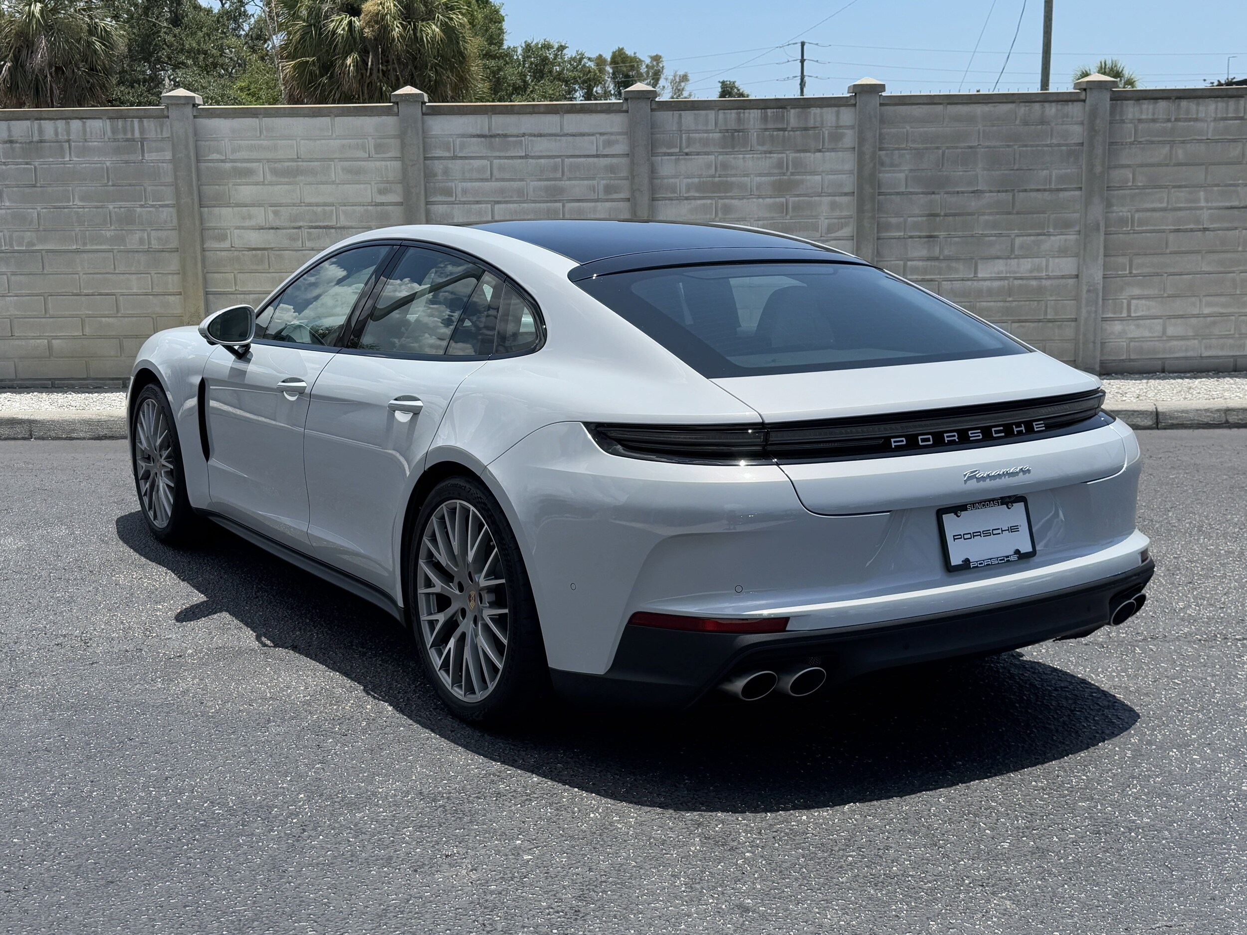 2025 Porsche Panamera 4 photo 3