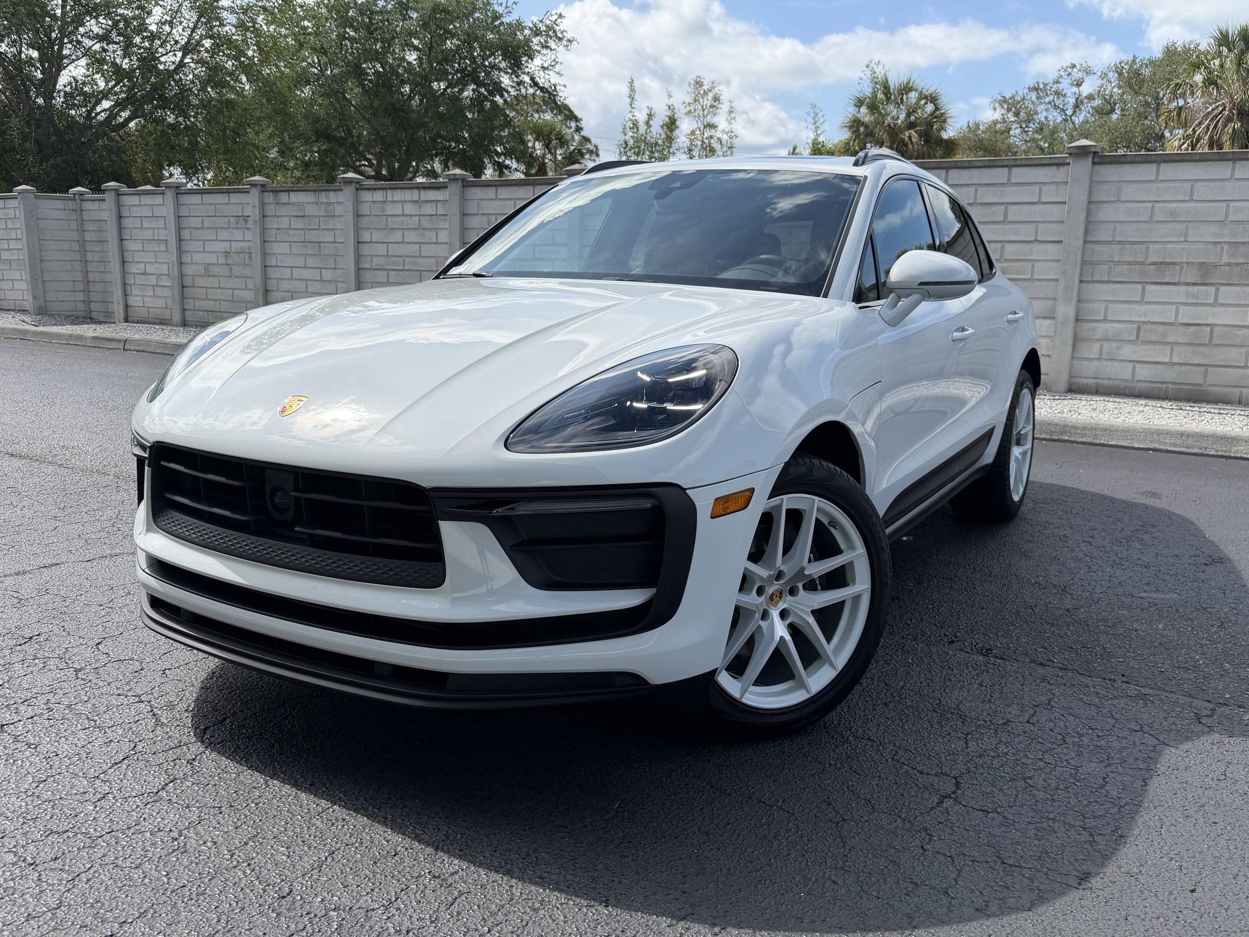2025 Porsche Macan's photo