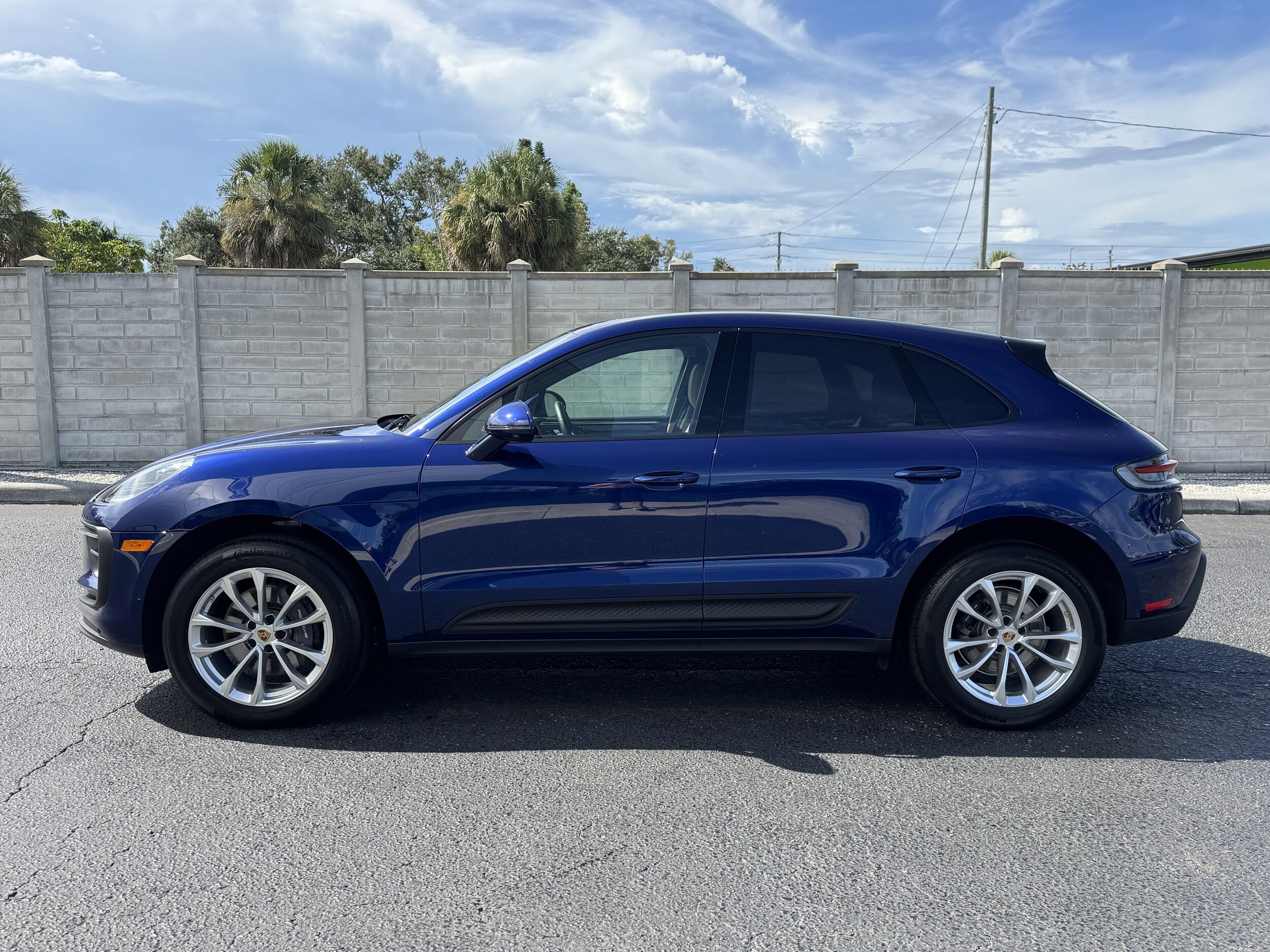 2022 Porsche Macan photo 2