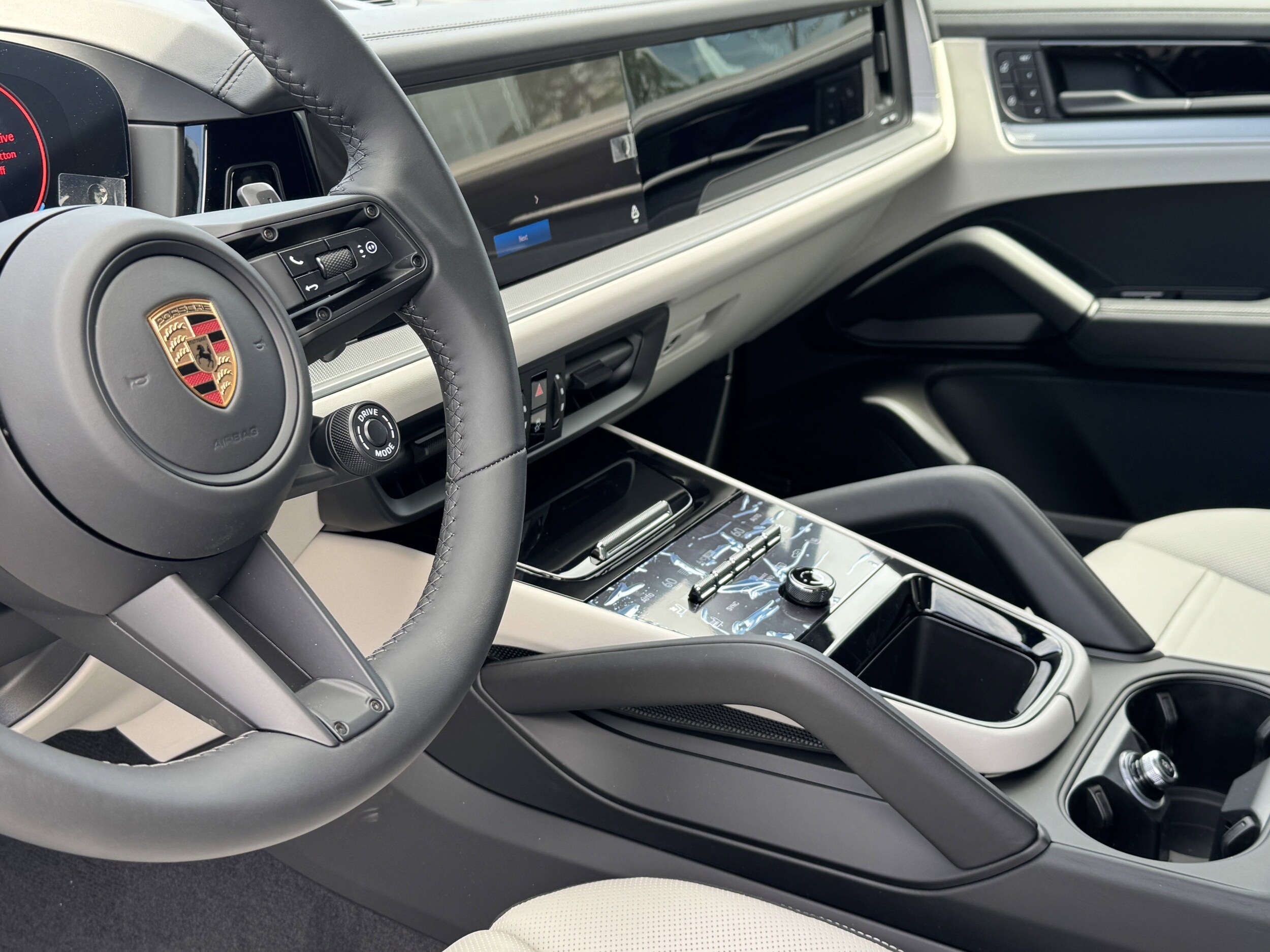2025 Porsche Cayenne Coupe photo 3