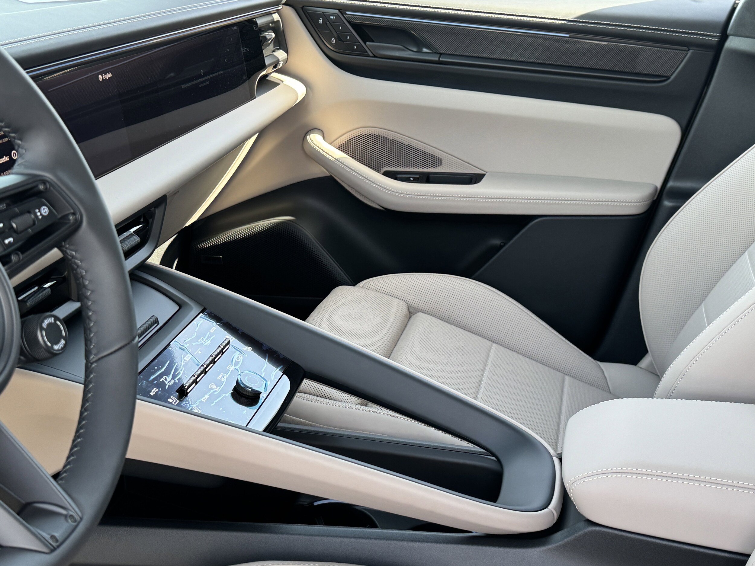 2025 Porsche Macan Electric Turbo photo 4