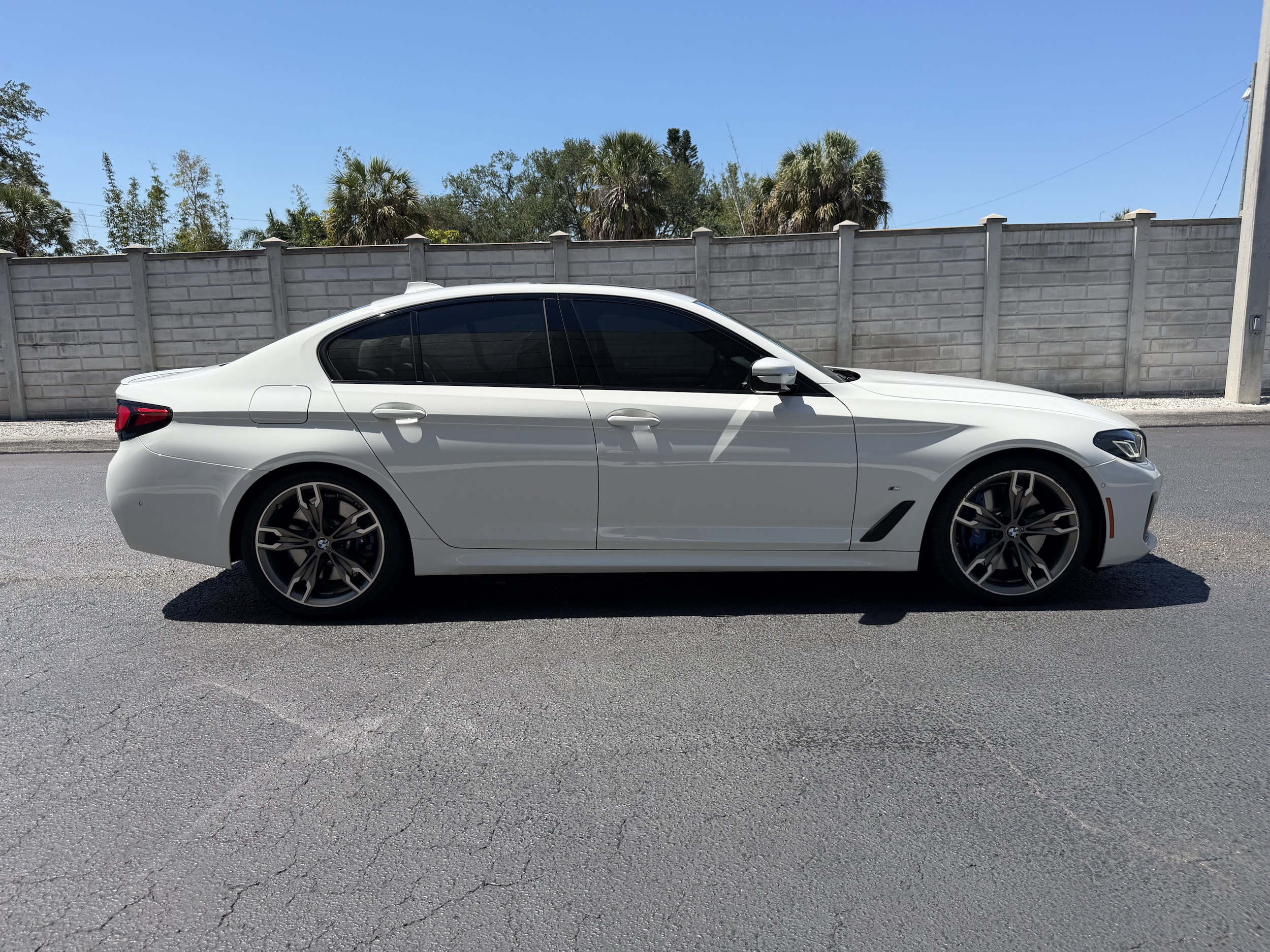 2022 BMW 5 Series M550i - Photo 7