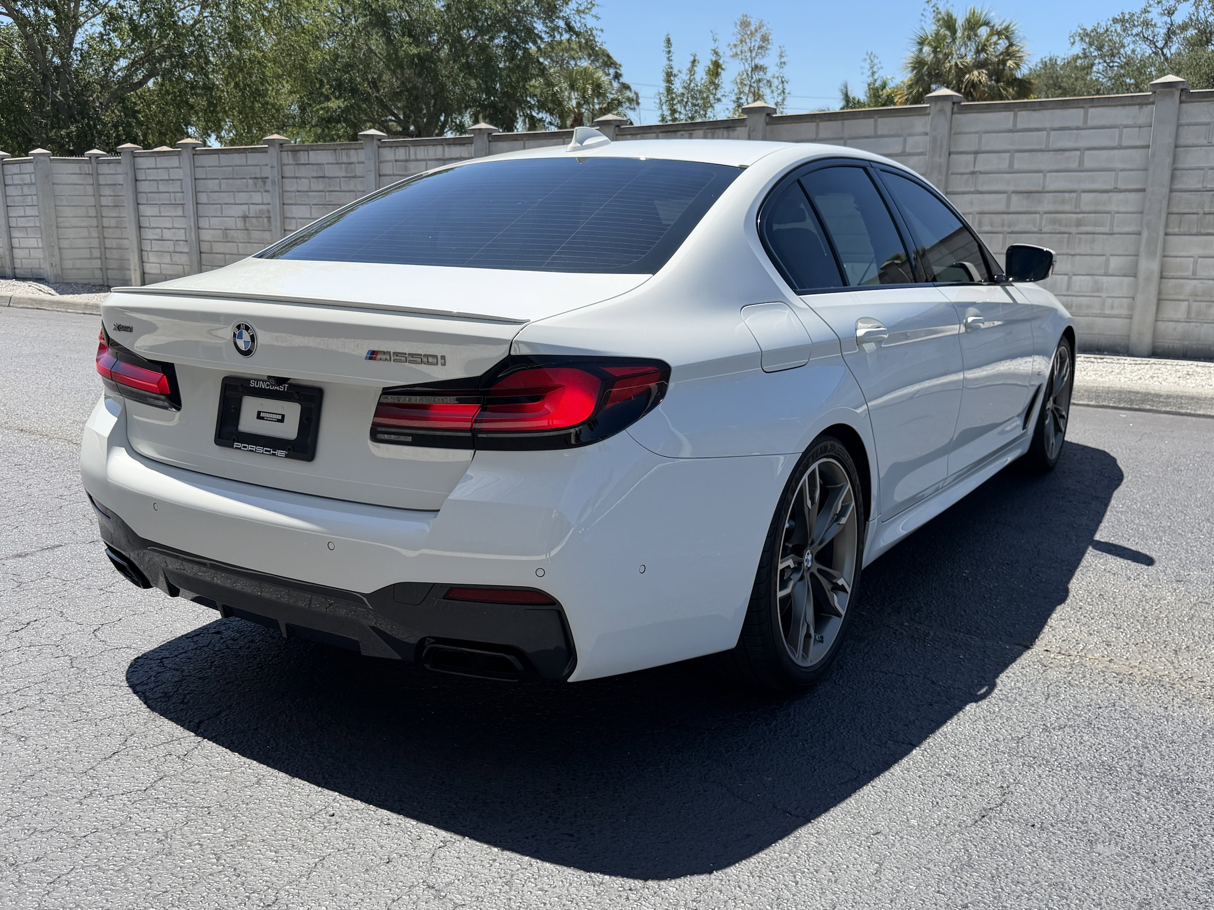 2022 BMW 5 Series M550i - Photo 6