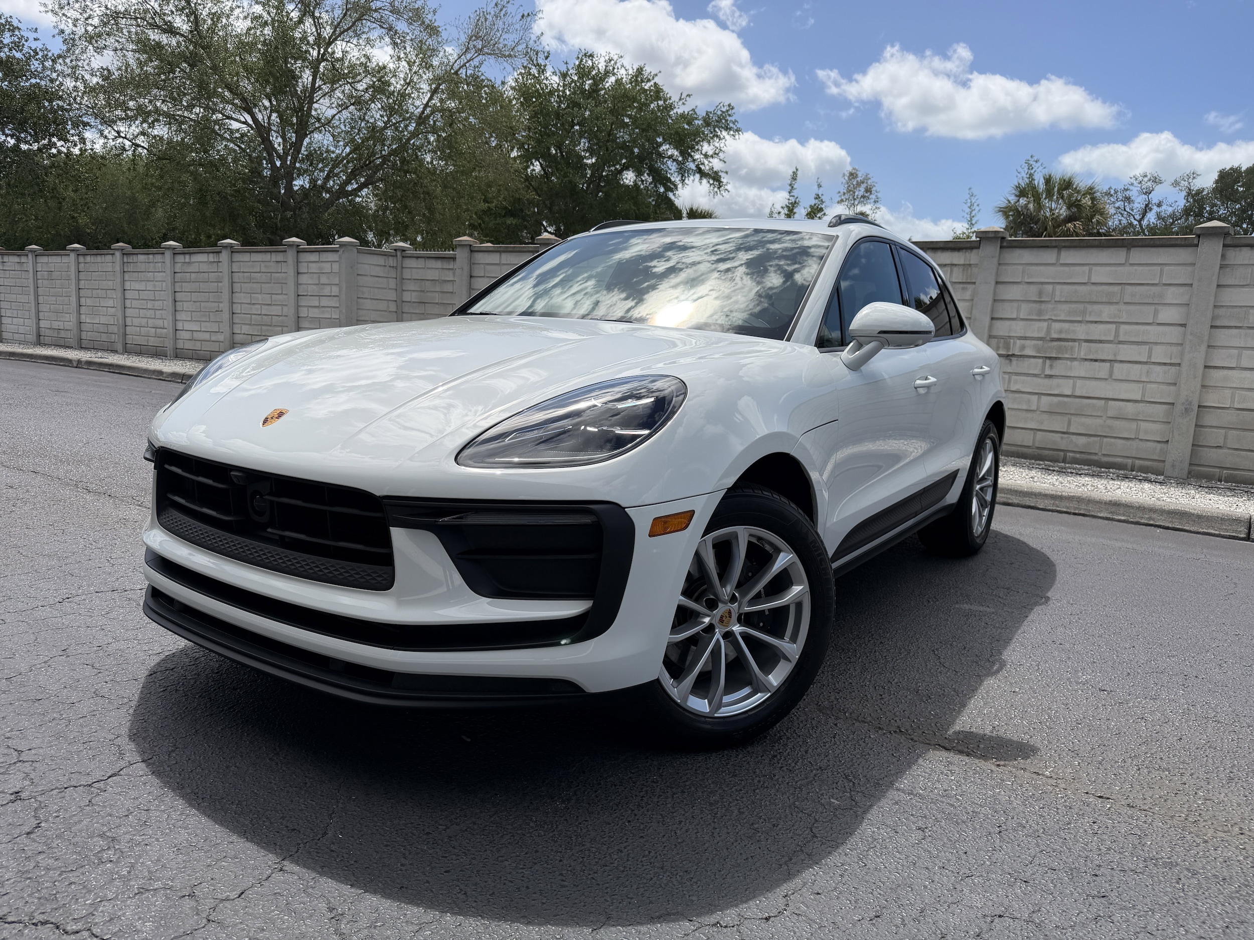 2025 Porsche Macan's photo