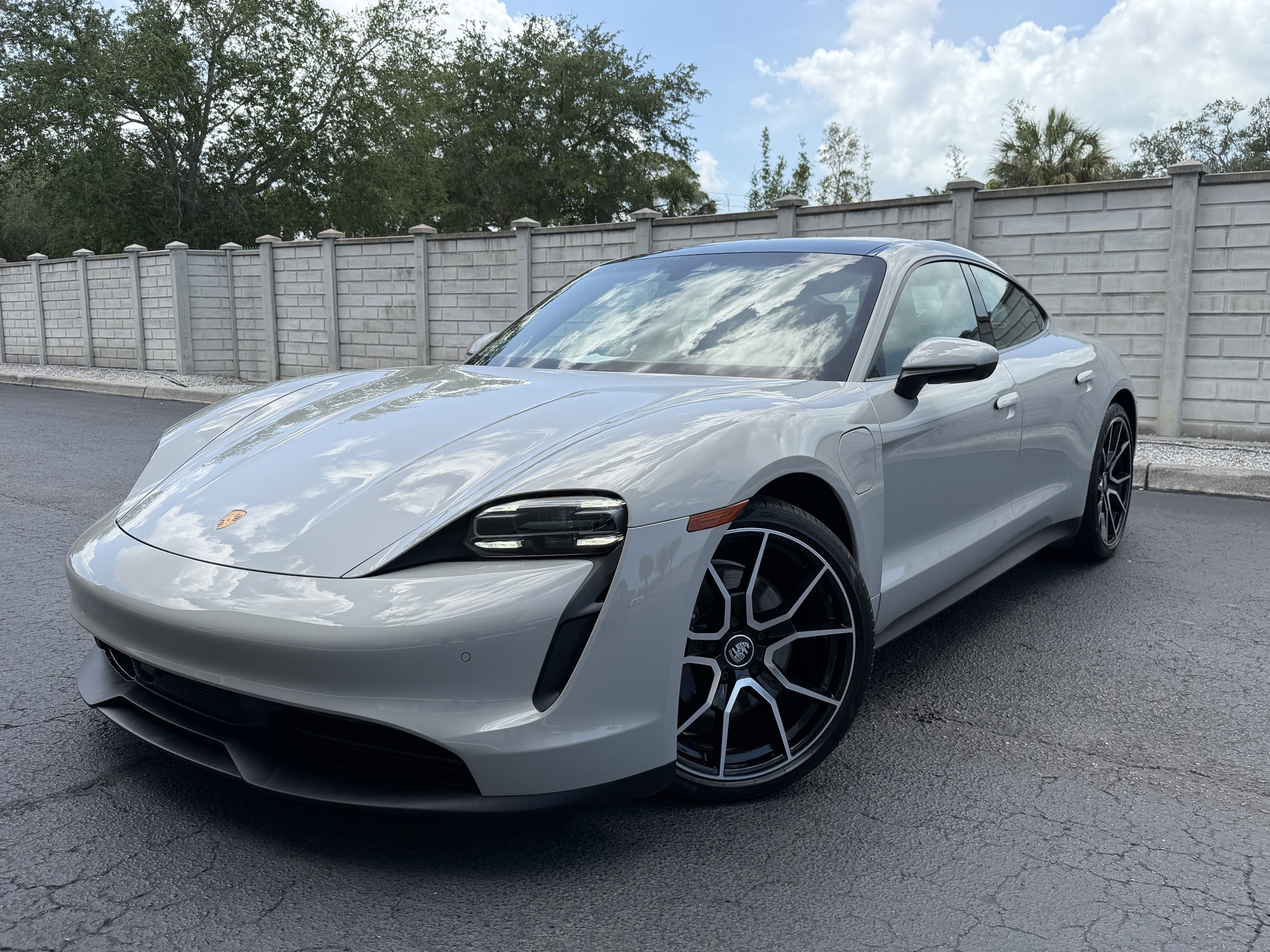 2023 Porsche Taycan -'s photo
