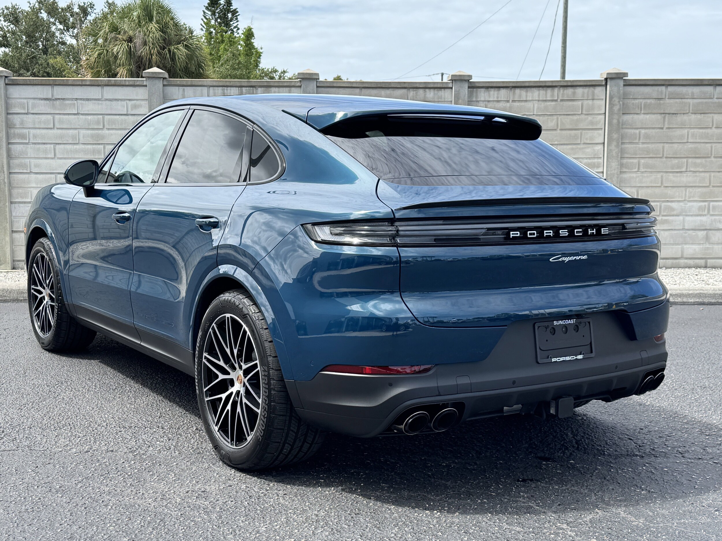 2025 Porsche Cayenne Coupe photo 2