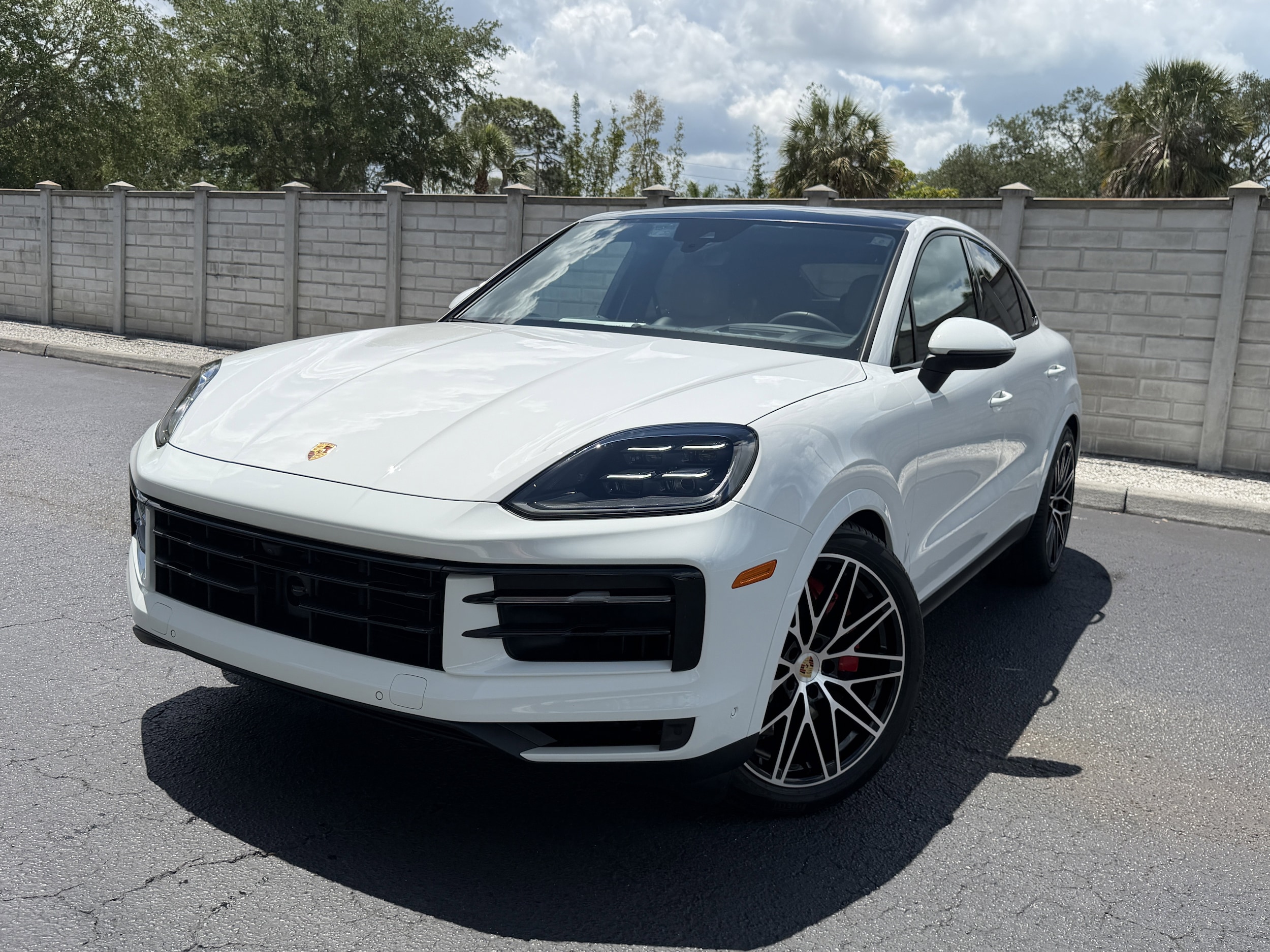 2024 Porsche Cayenne S's photo