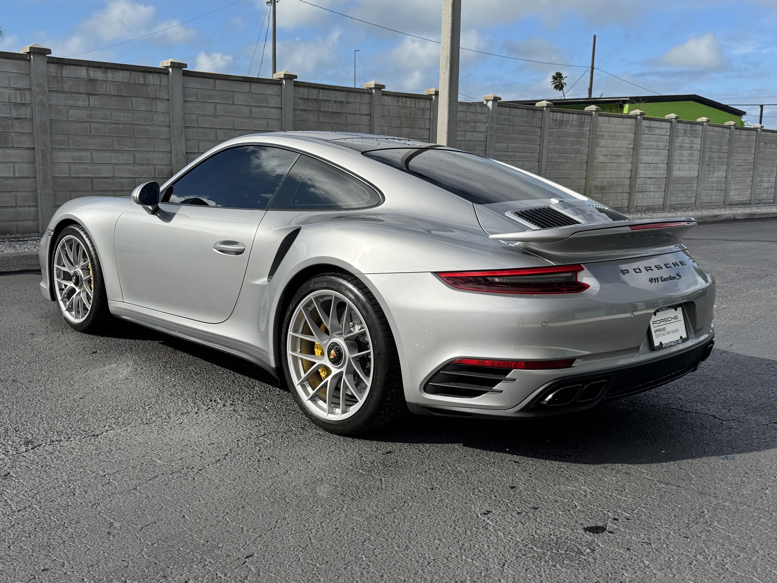 2017 Porsche 911 Turbo S photo 3