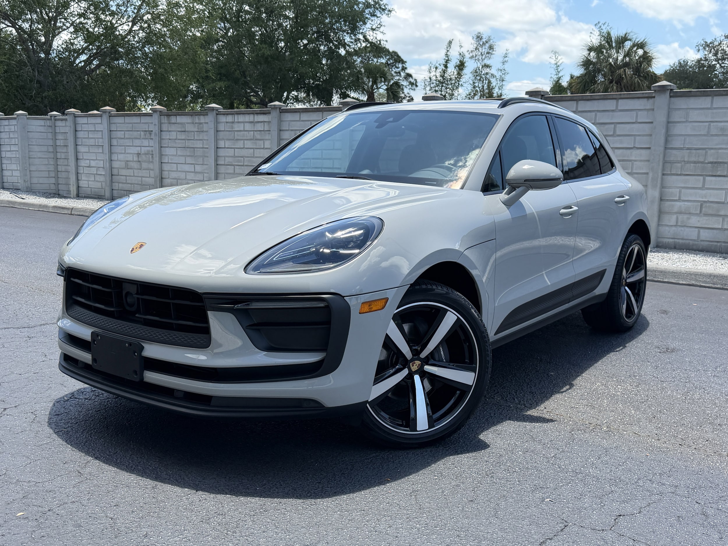 2024 Porsche Macan T's photo