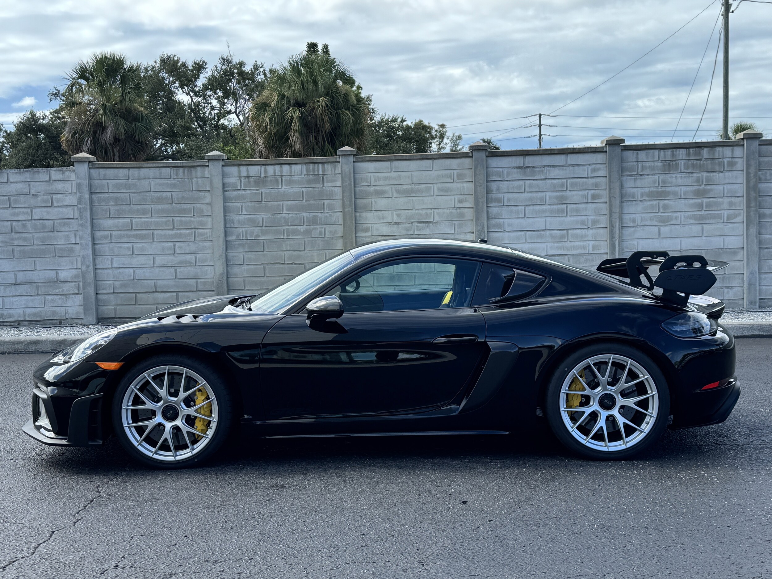 2025 Porsche Cayman GT4 RS photo 2