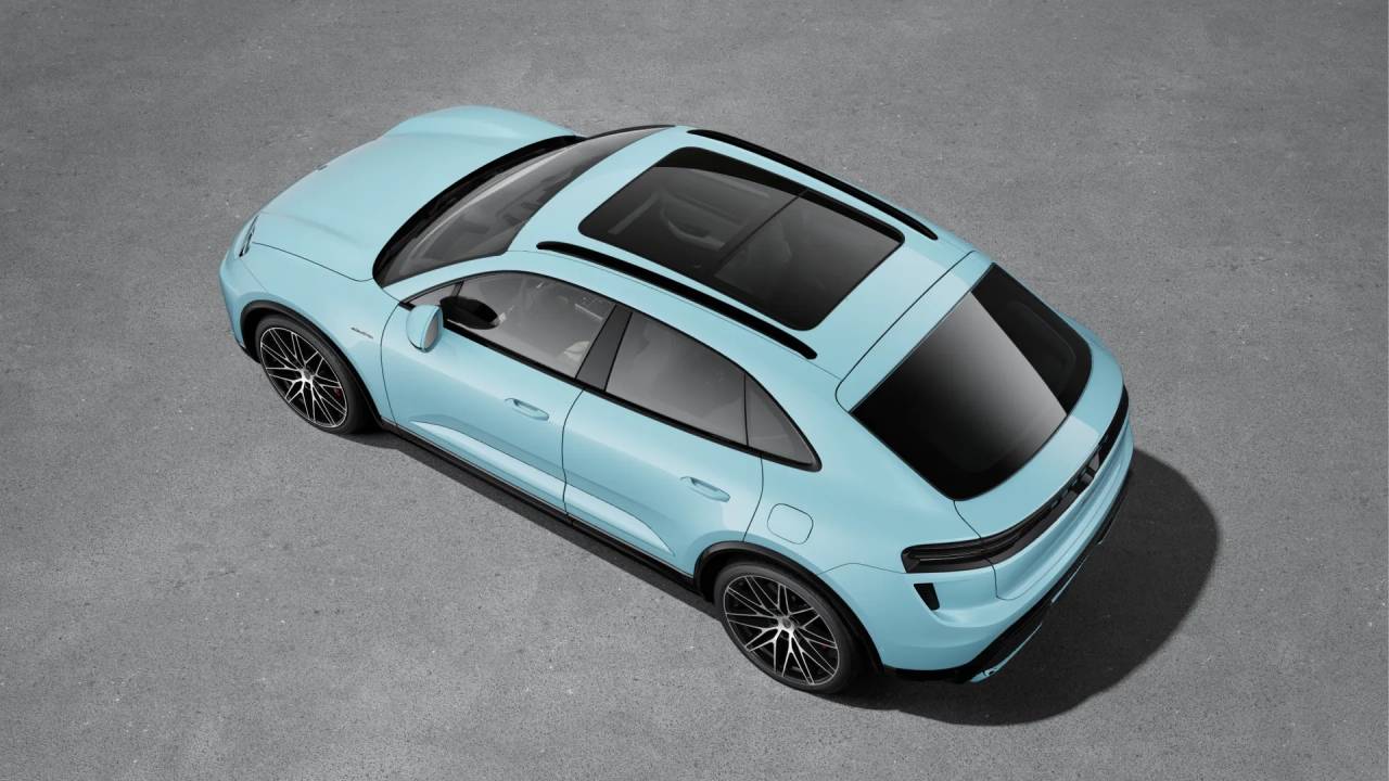 2025 Porsche Macan Turbo Electric photo 4