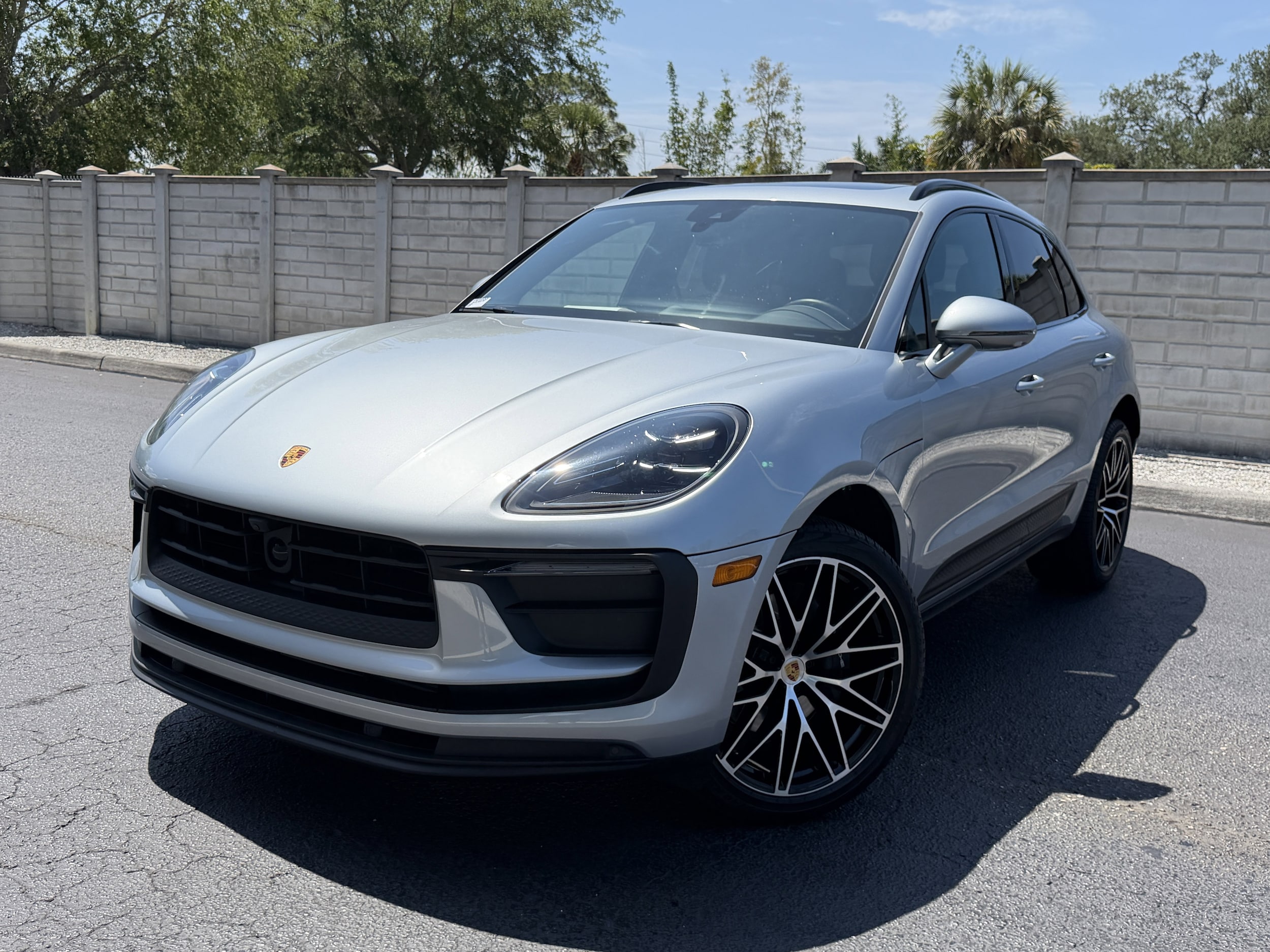 2025 Porsche Macan's photo