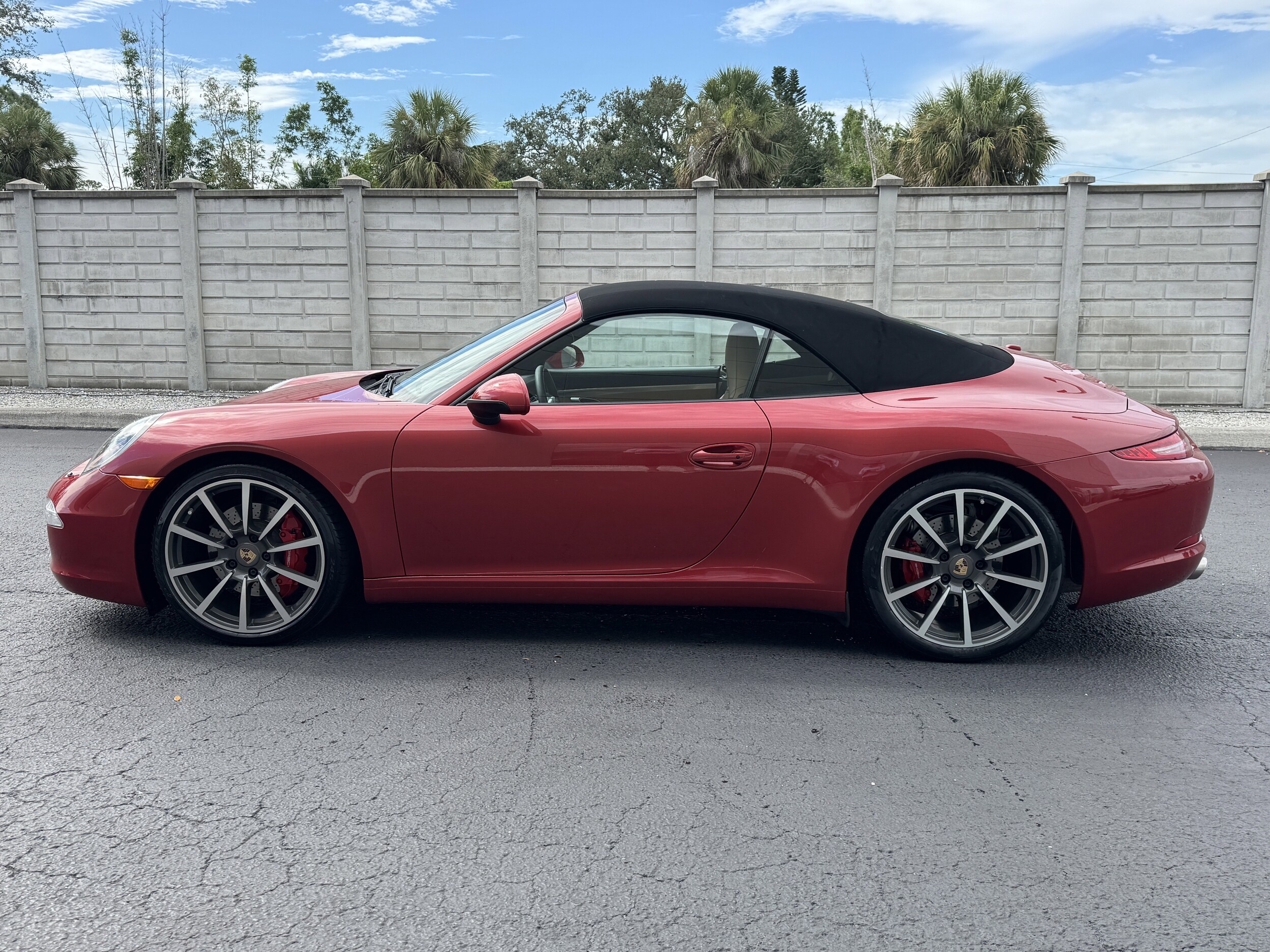 2014 Porsche 911 S Cabriolet photo 2
