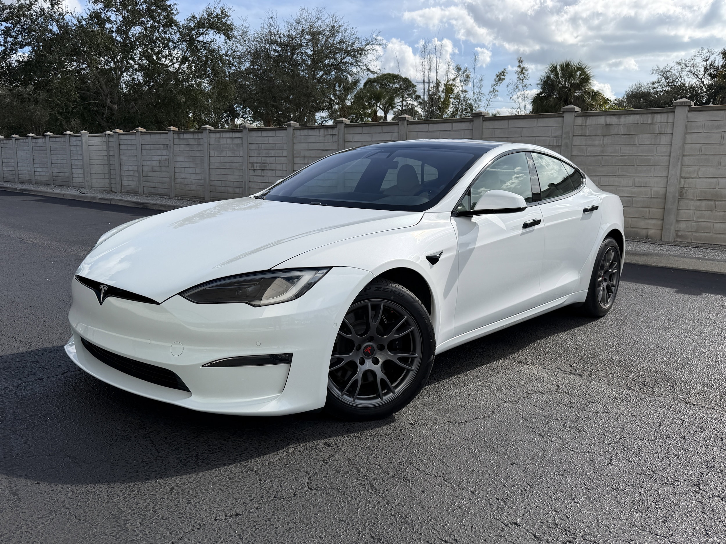 2022 Tesla Model S's photo