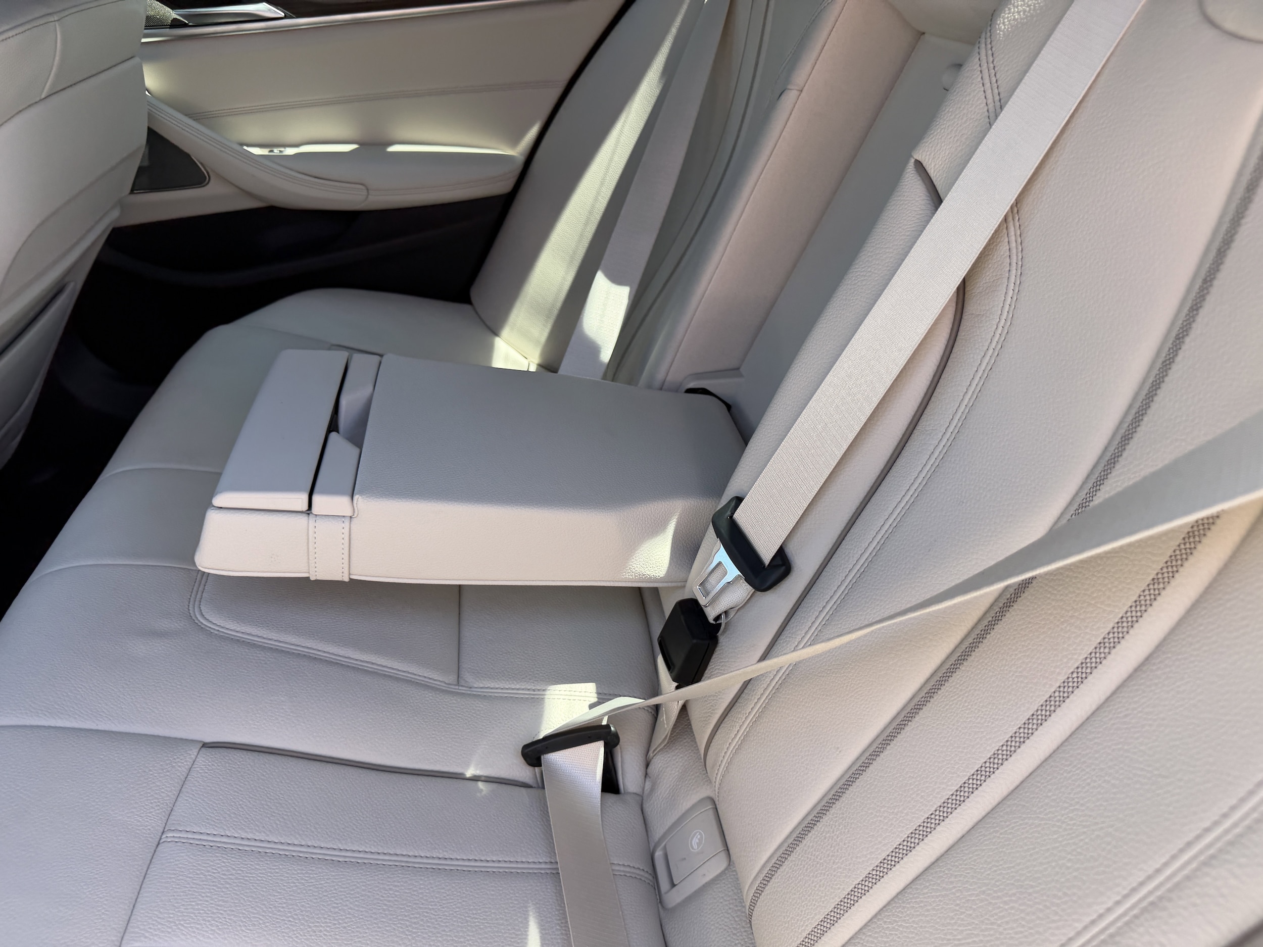 2022 BMW 5 Series M550i - Photo 21