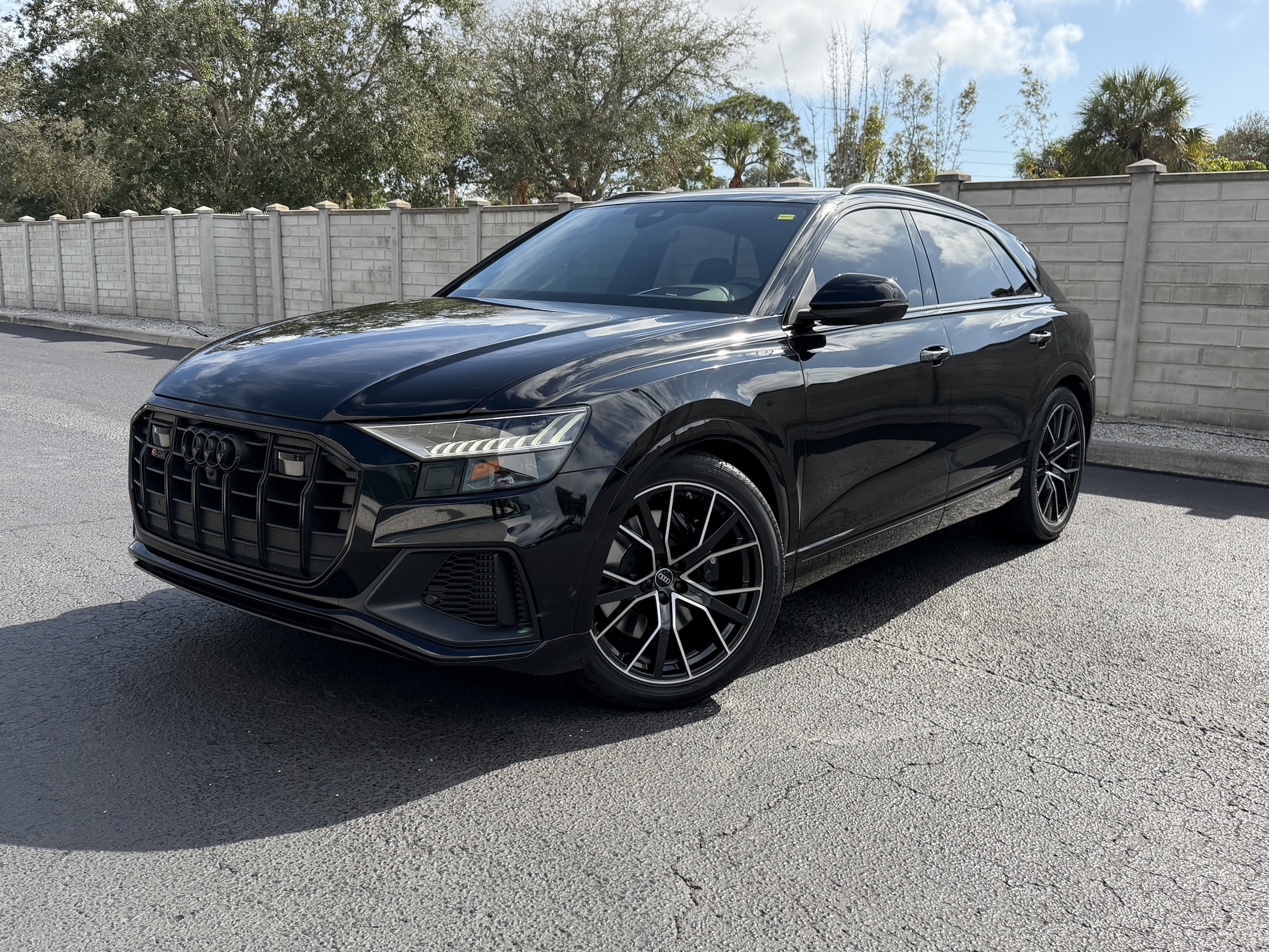 2023 Audi SQ8 Prestige's photo