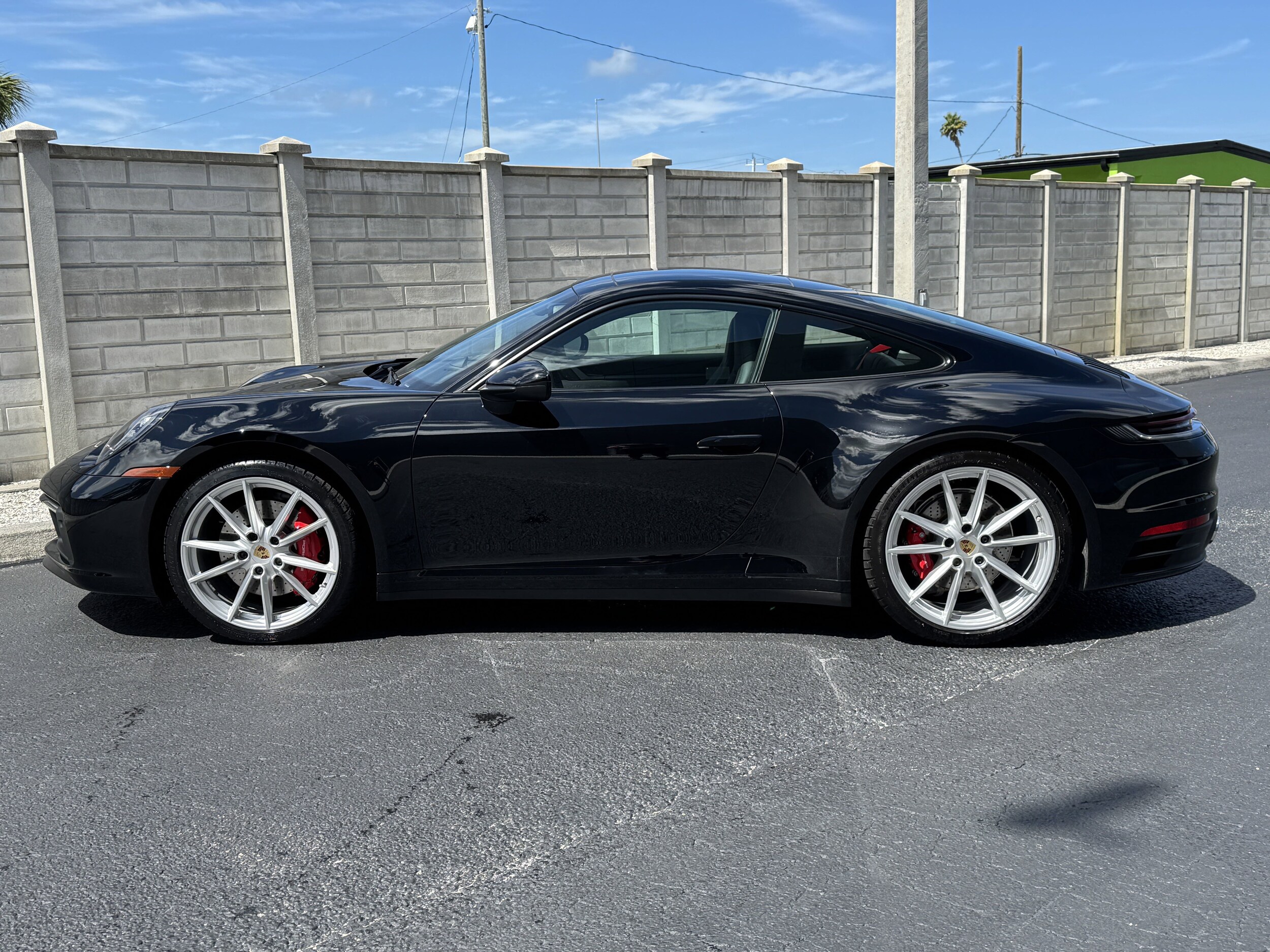 2022 Porsche 911 4S photo 2