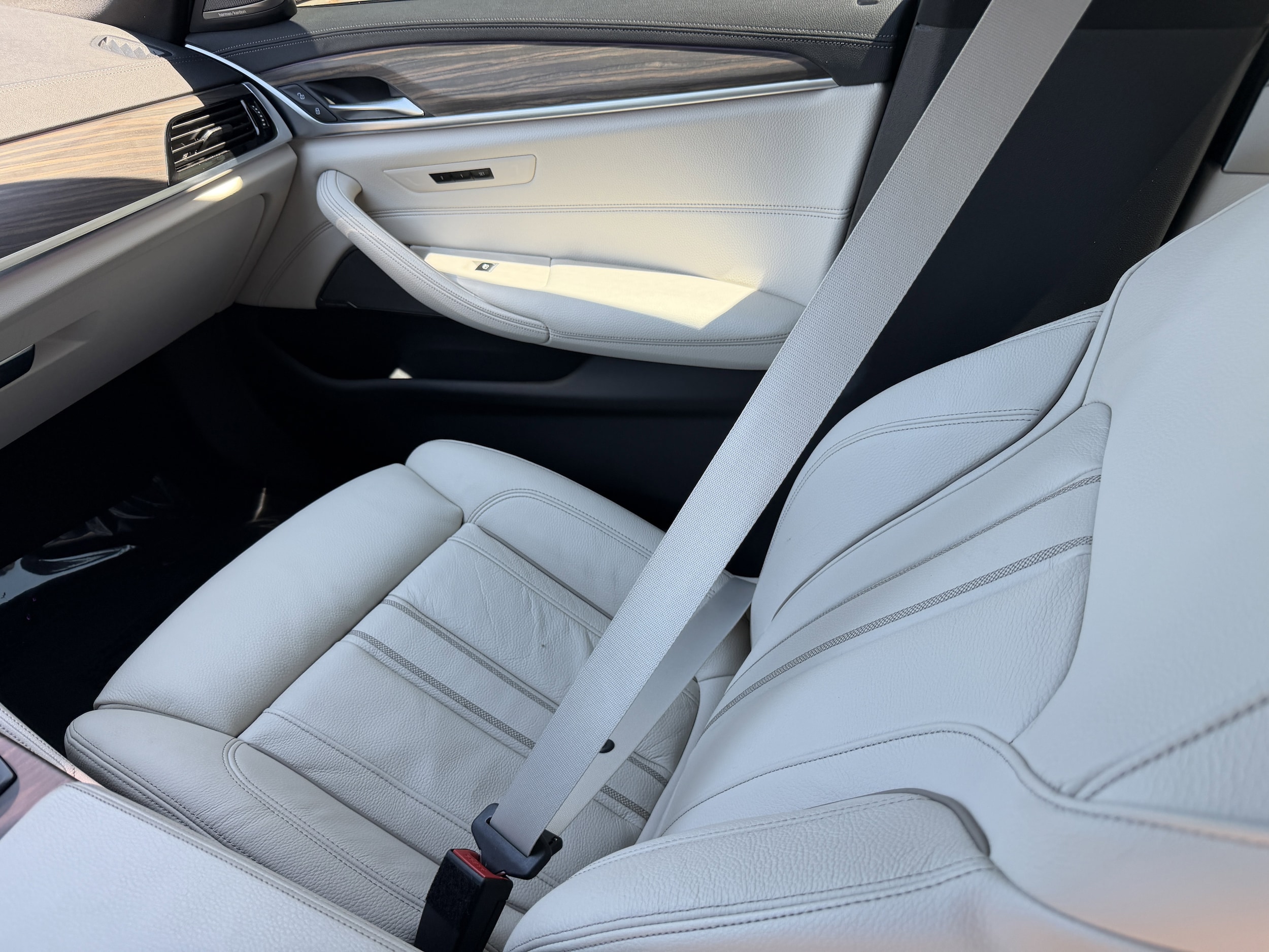 2022 BMW 5 Series M550i - Photo 20