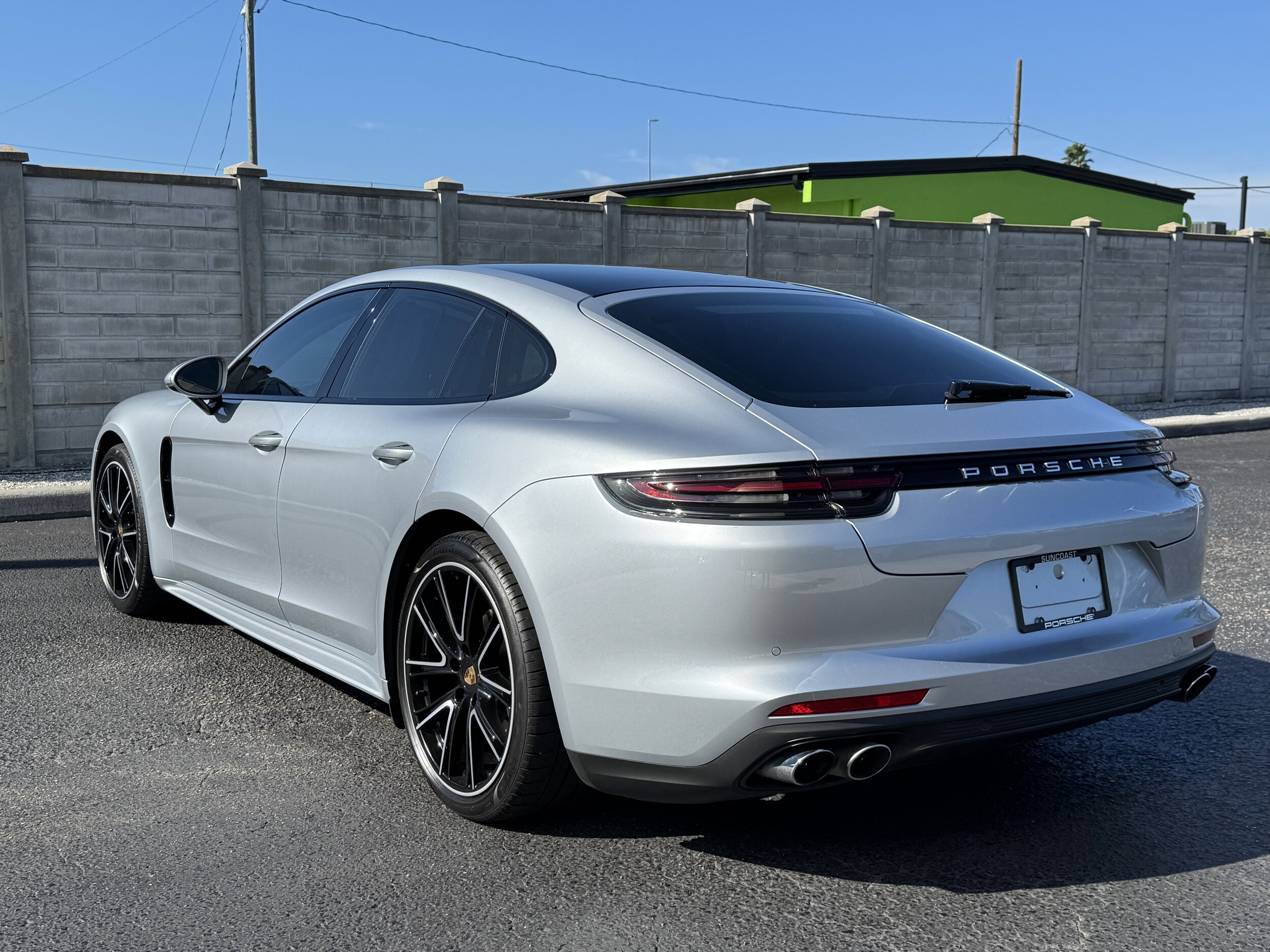 2018 Porsche Panamera Base 4 photo 3