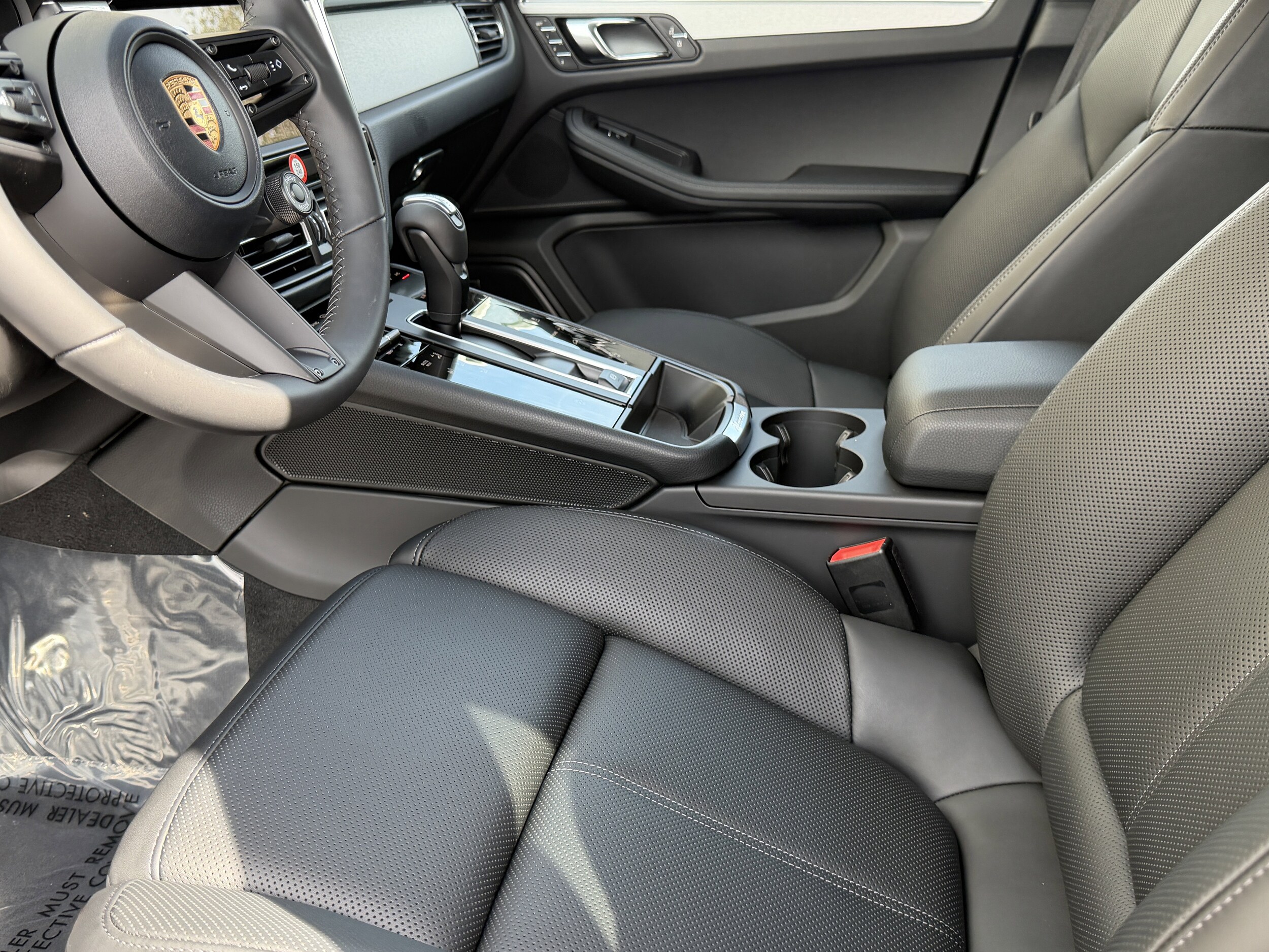 2026 Porsche Macan T photo 4