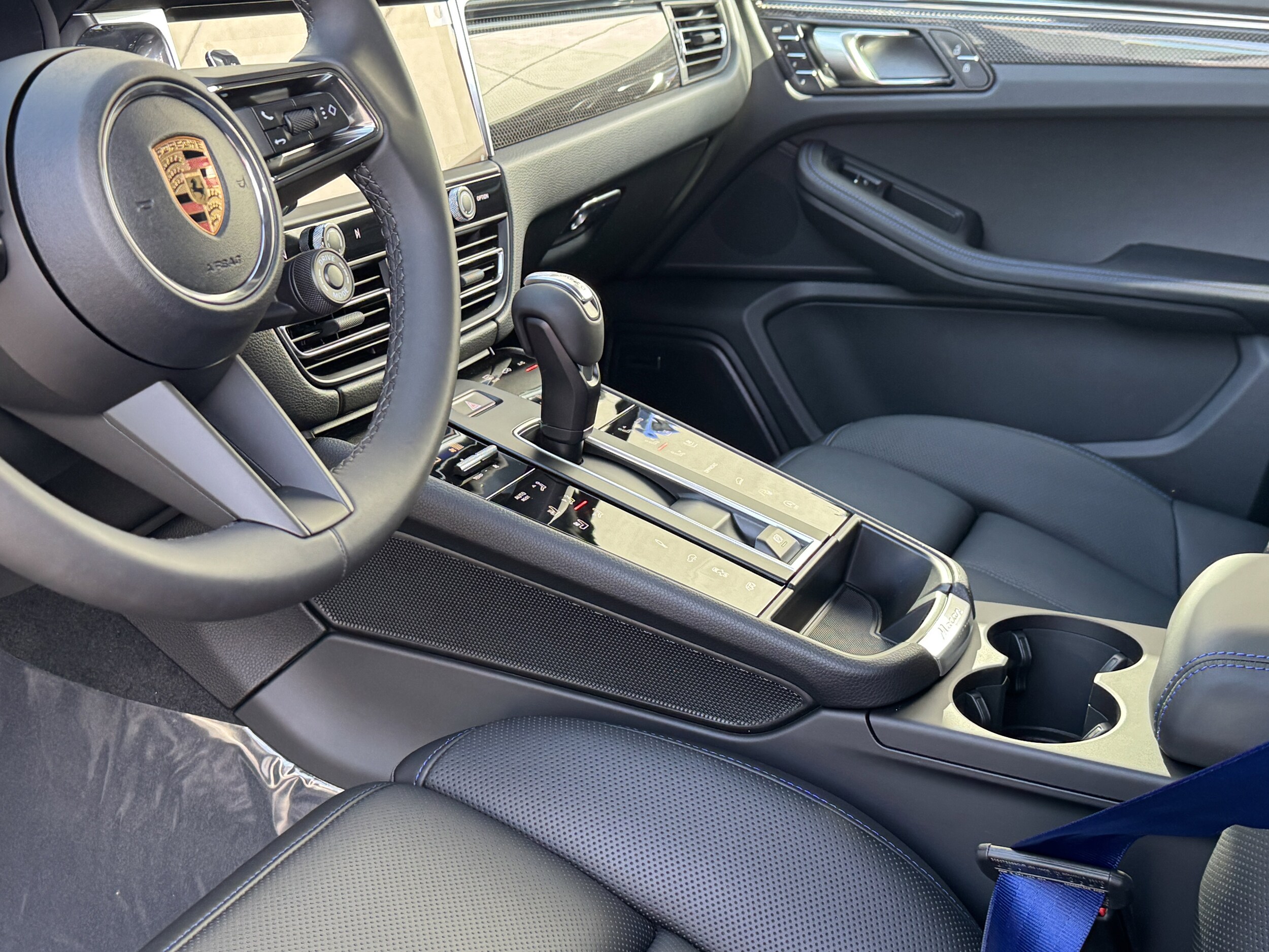 2026 Porsche Macan GTS photo 3
