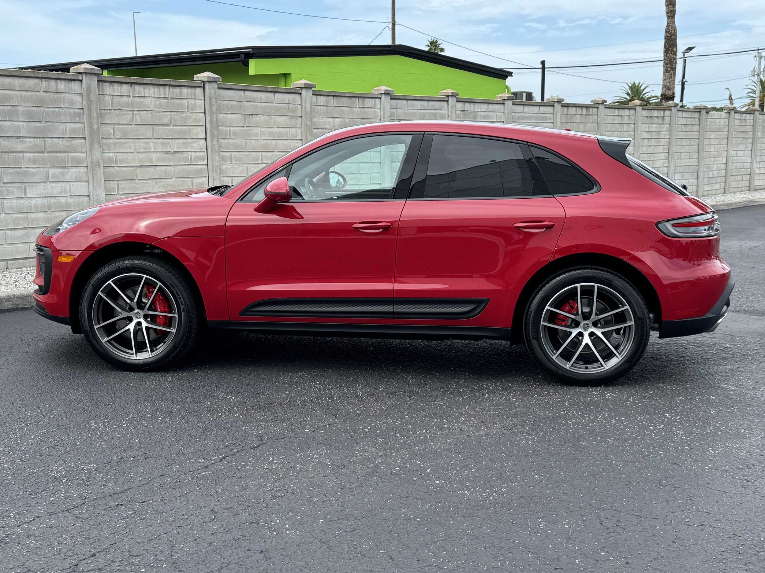 2025 Porsche Macan S photo 2