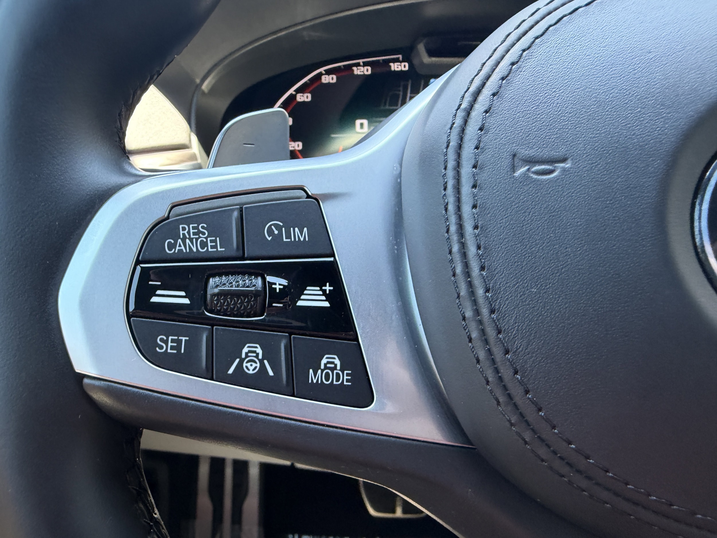 2022 BMW 5 Series M550i - Photo 34