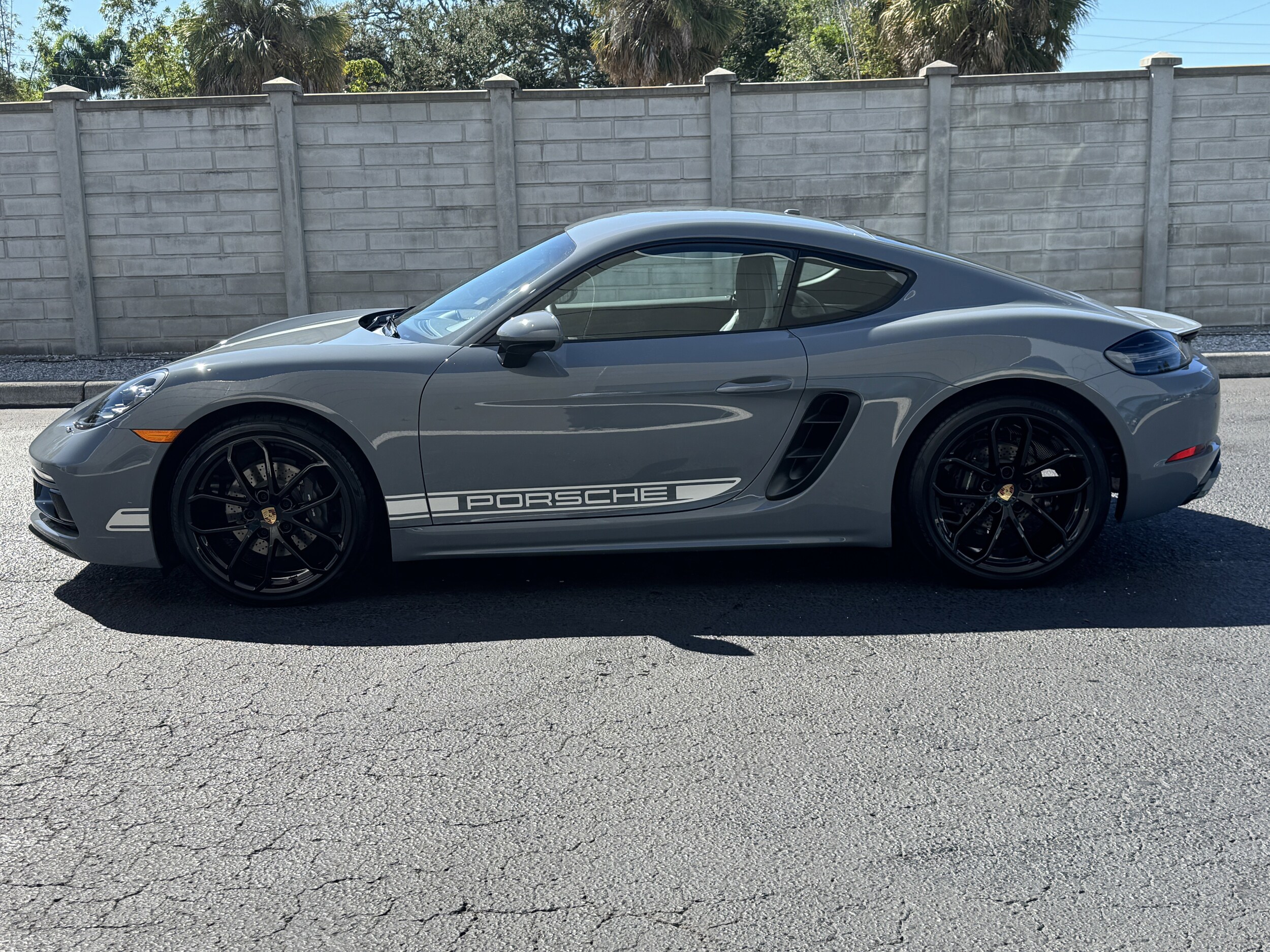 2025 Porsche Cayman Base photo 2