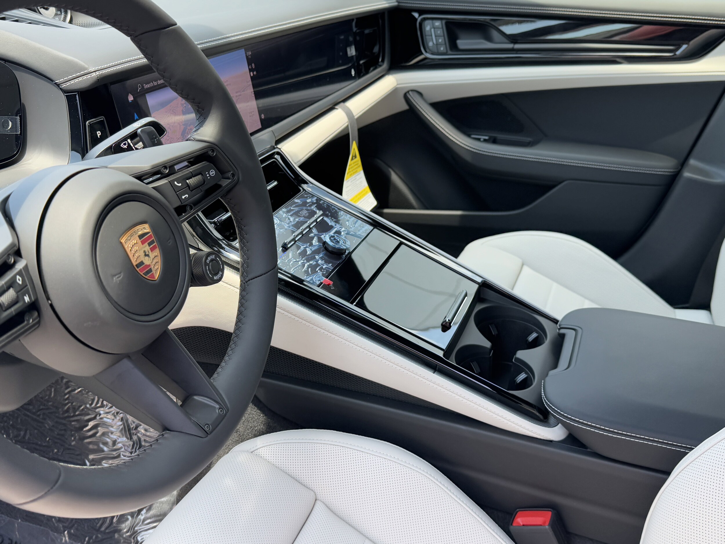 2025 Porsche Panamera 4 photo 4