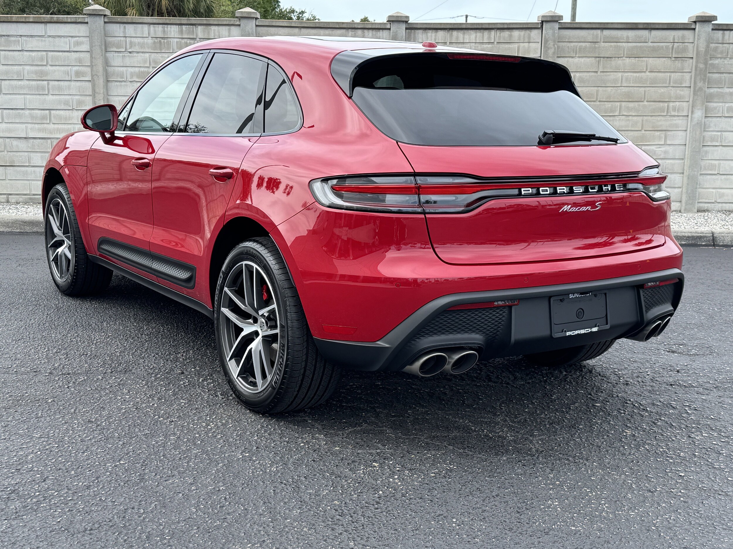 2025 Porsche Macan S photo 3