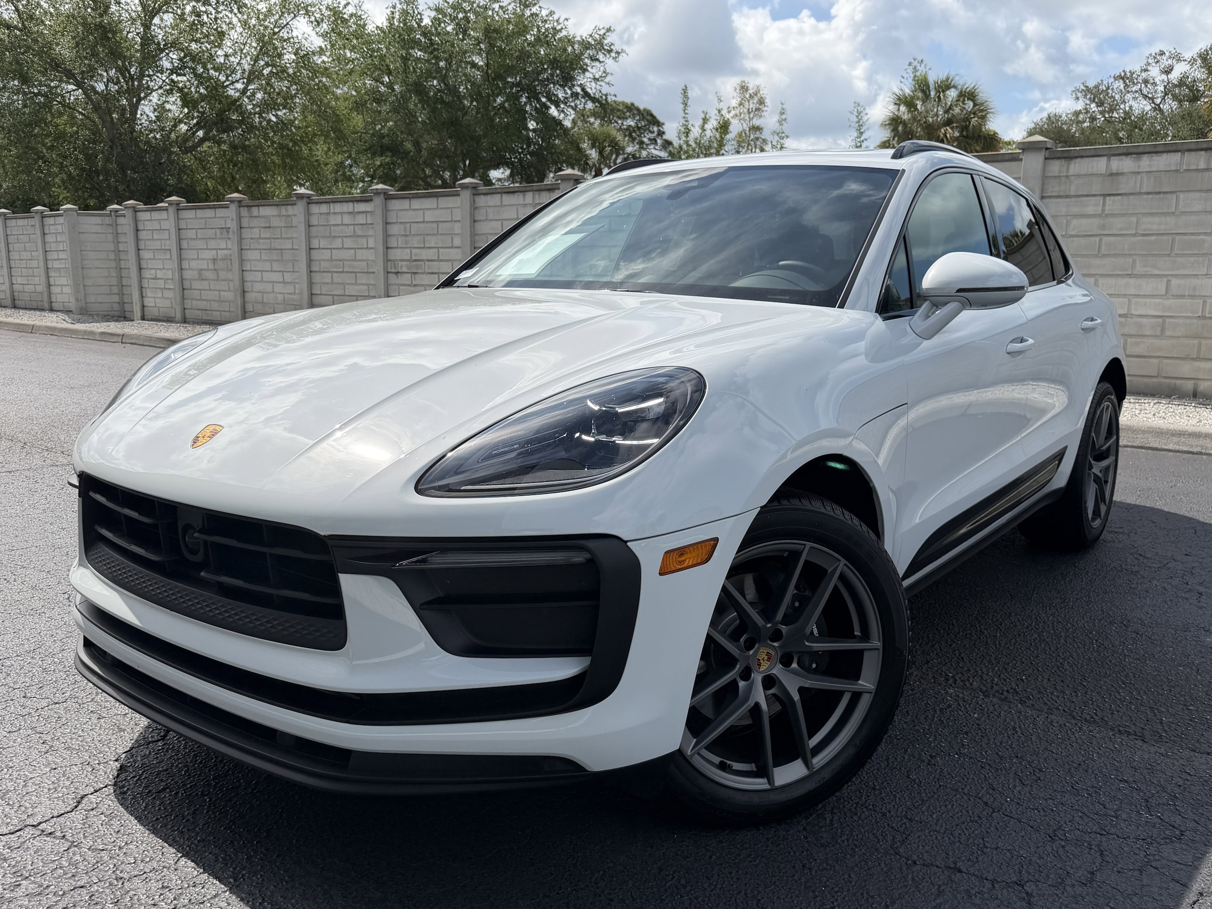 2025 Porsche Macan's photo