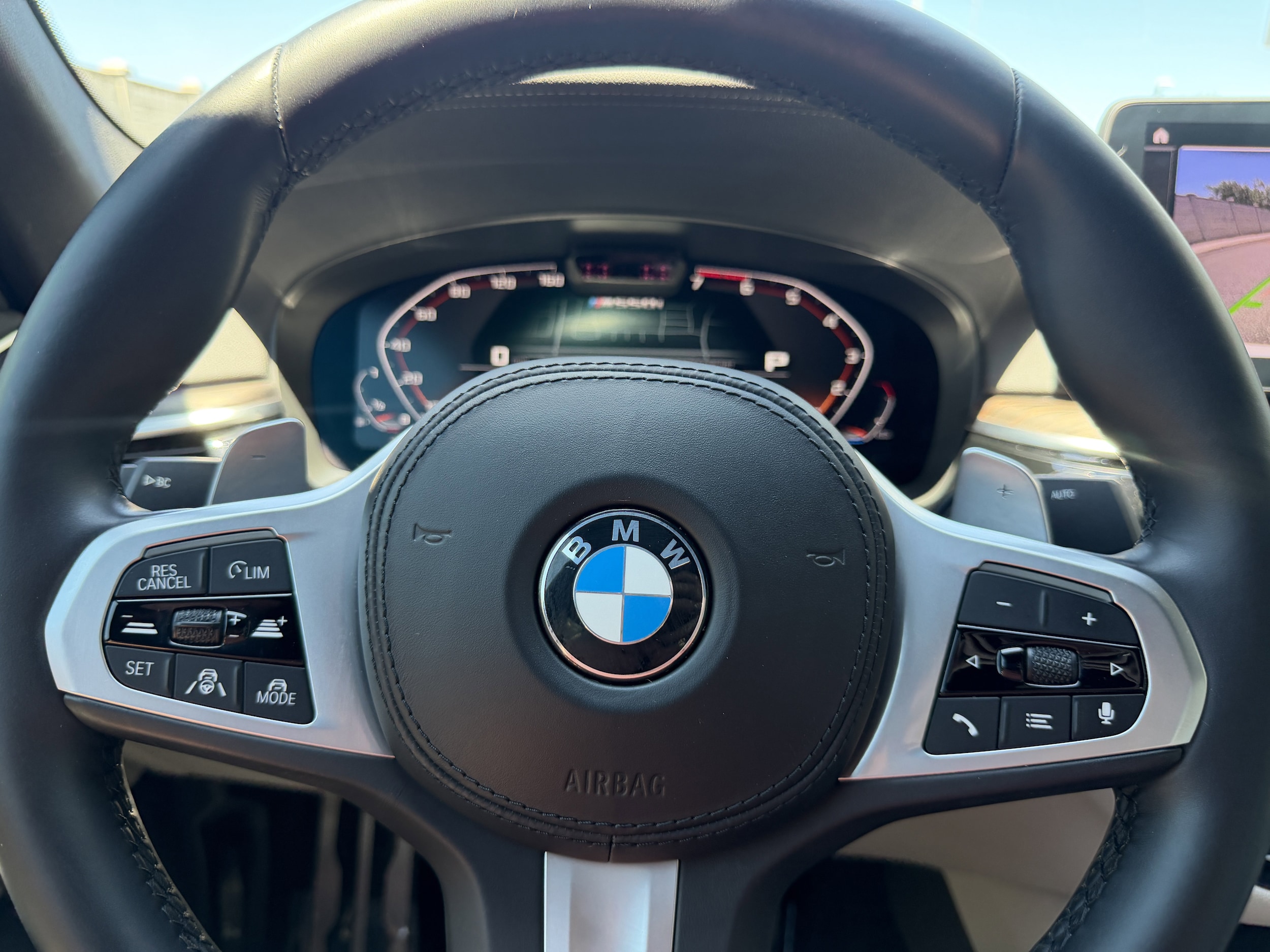 2022 BMW 5 Series M550i - Photo 36
