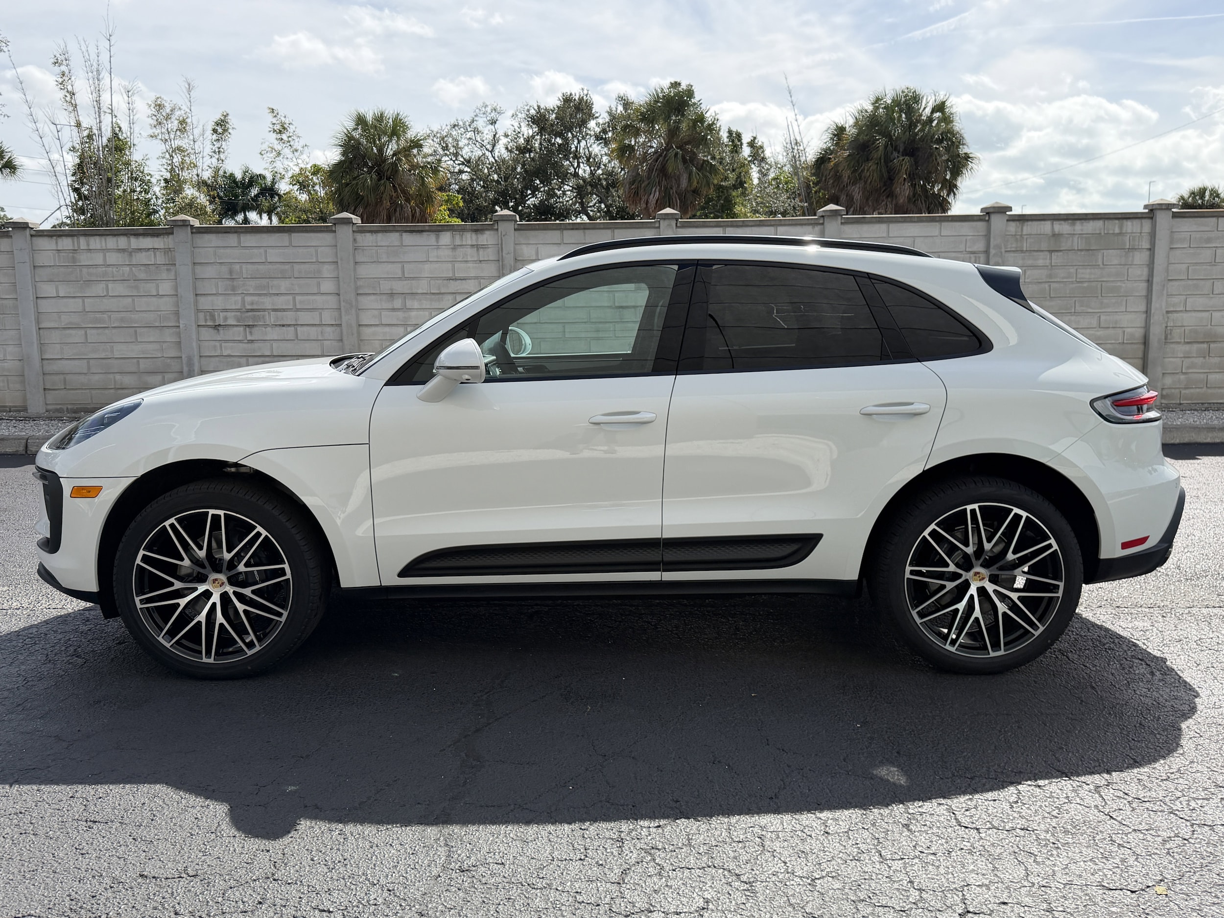 2026 Porsche Macan T photo 2