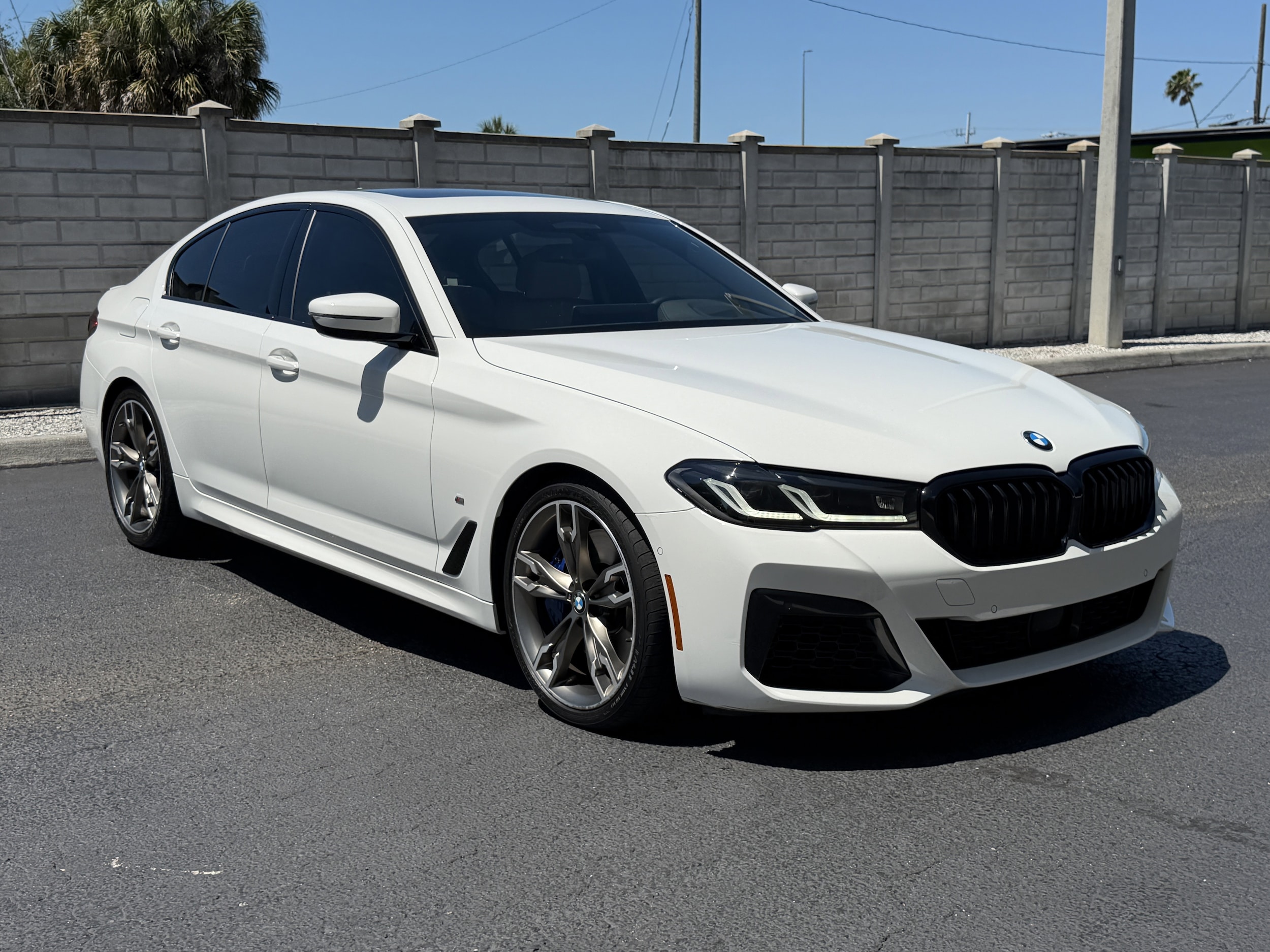2022 BMW 5 Series M550i - Photo 8