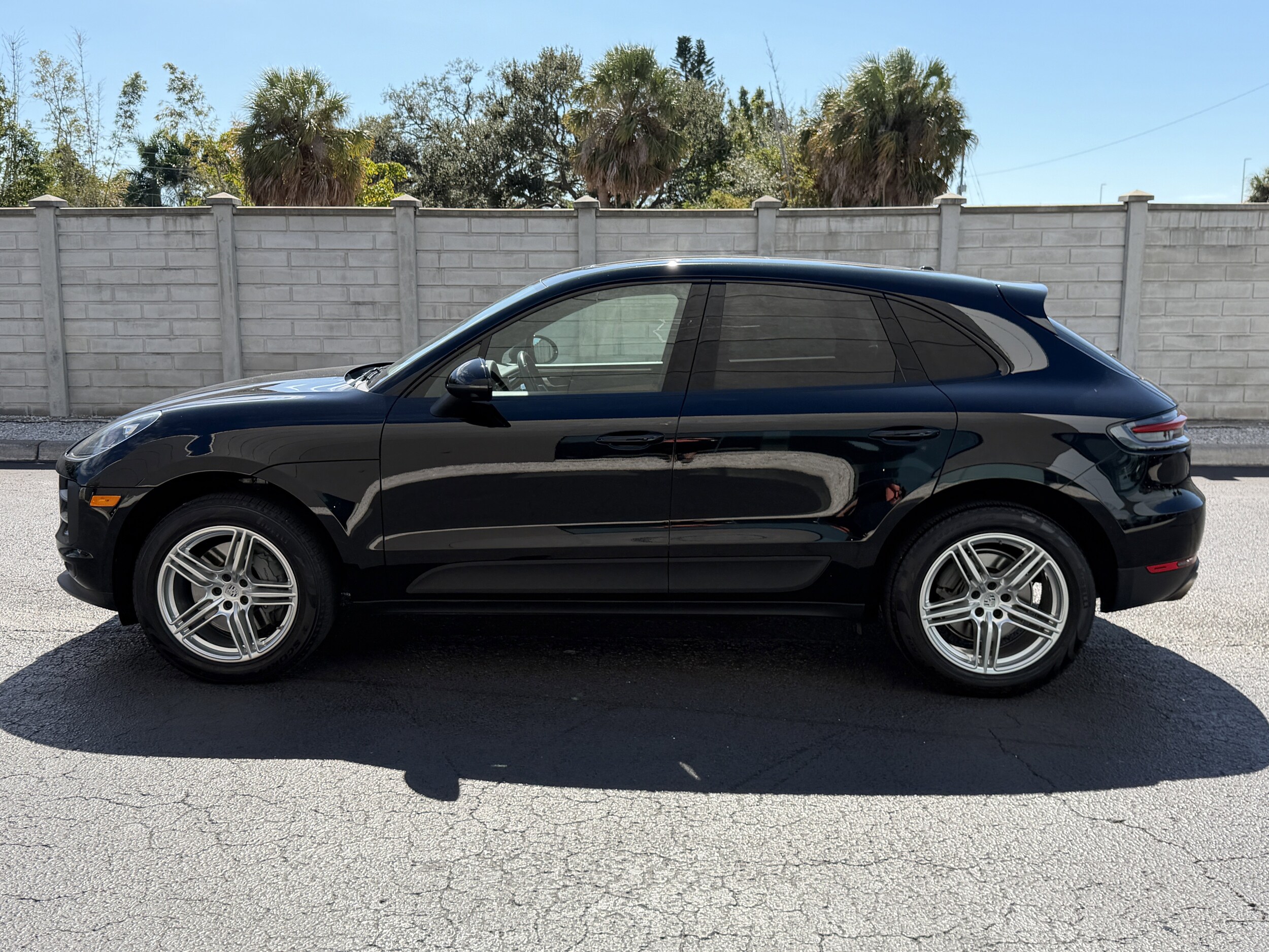2021 Porsche Macan S photo 2