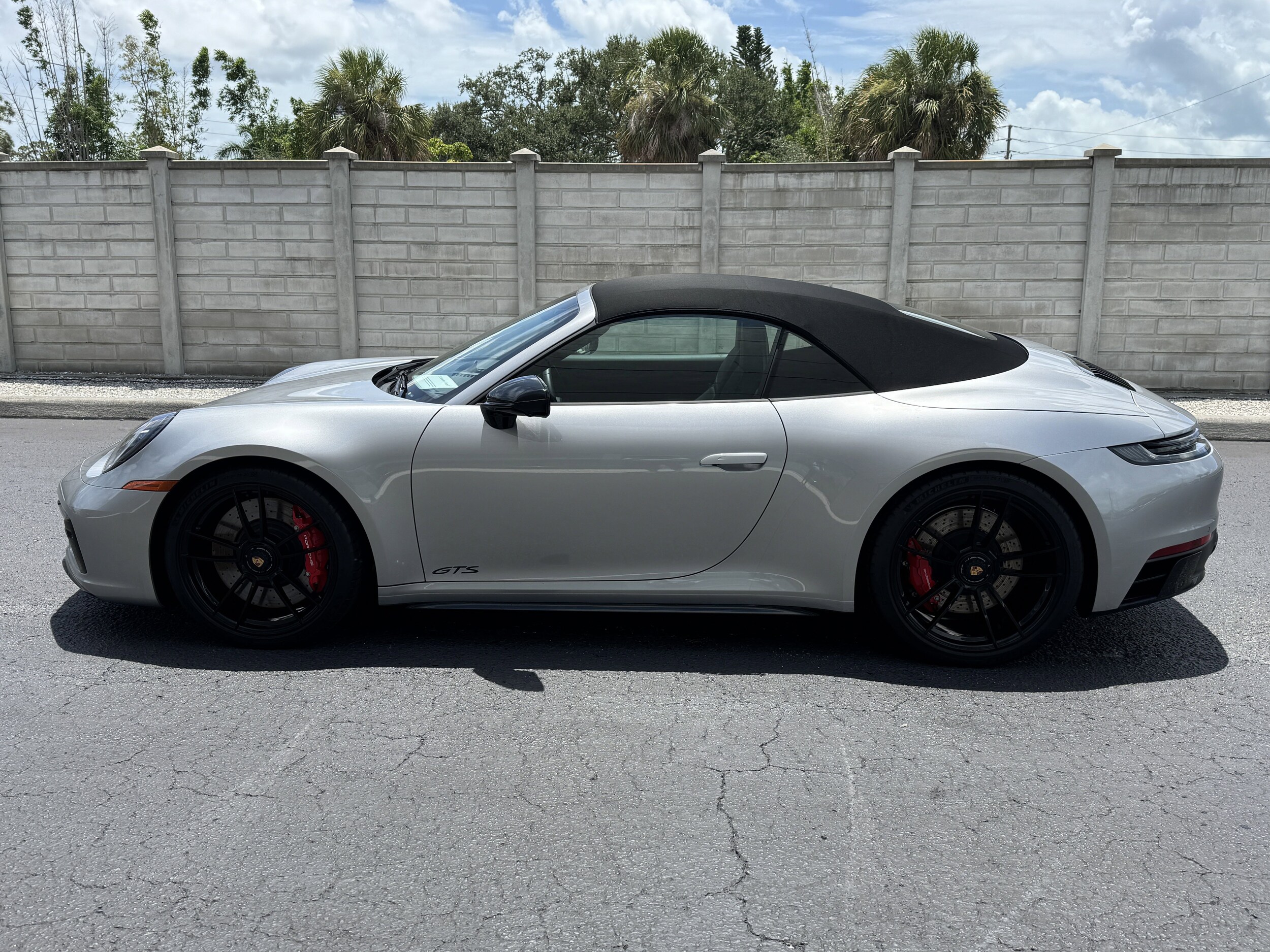 2024 Porsche 911 4 GTS photo 2