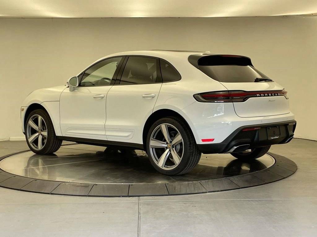2025 Porsche Macan T photo 3