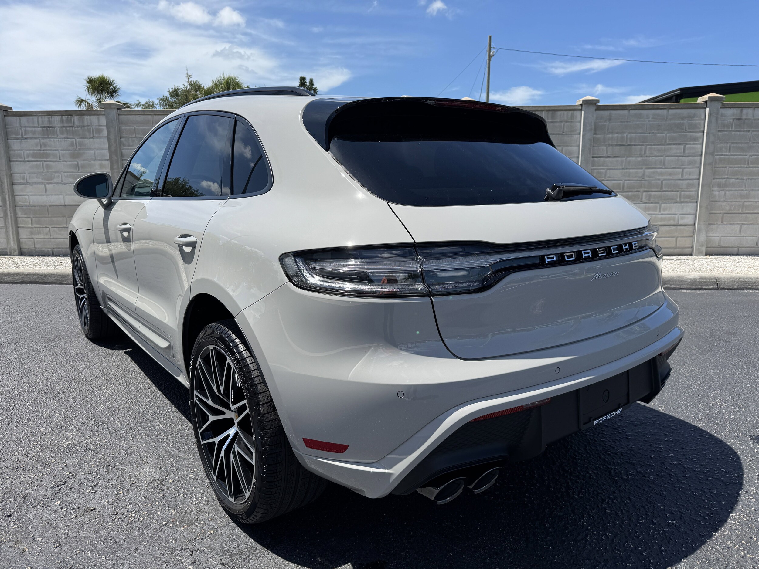 2025 Porsche Macan T photo 3
