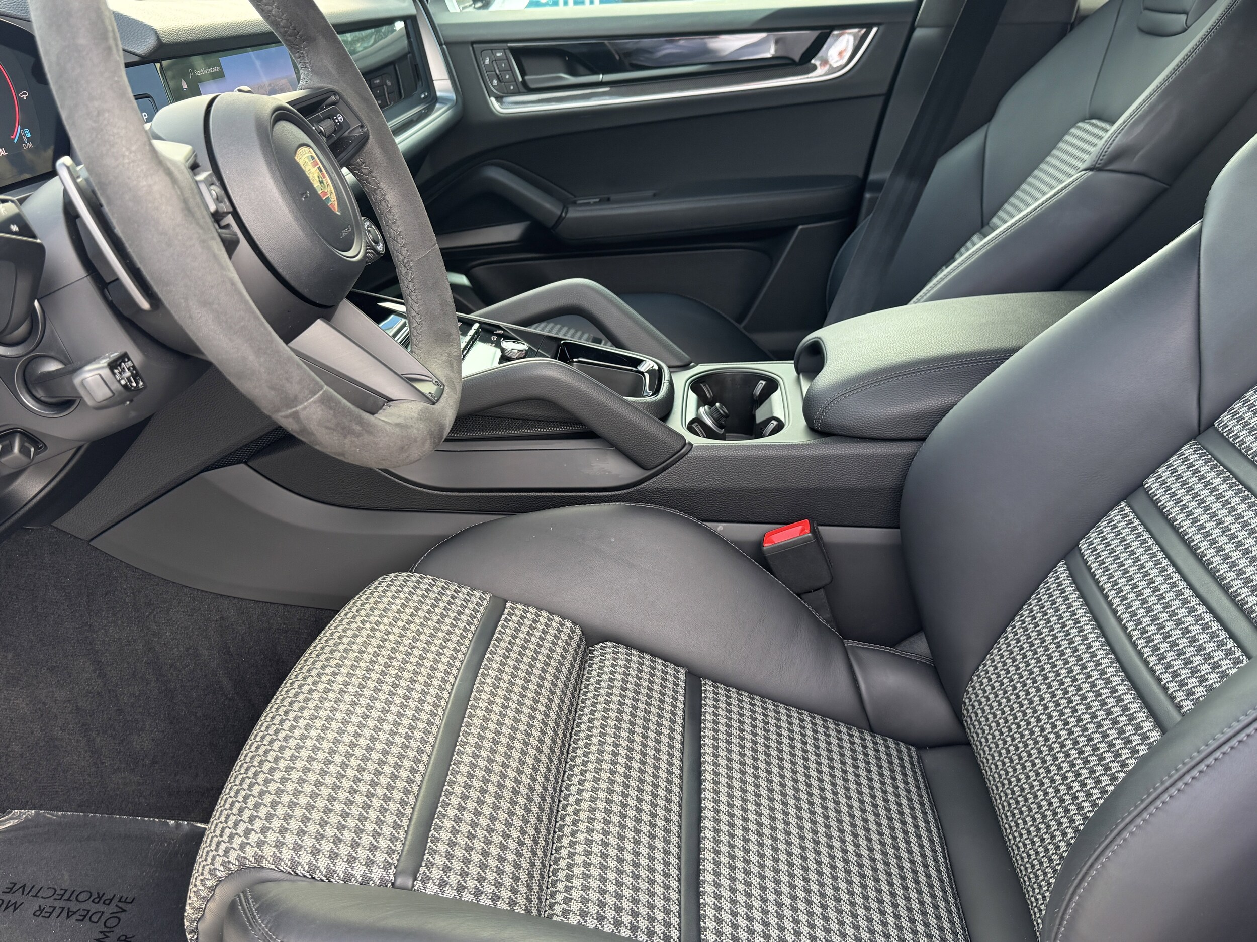 2024 Porsche Cayenne Coupe S photo 4