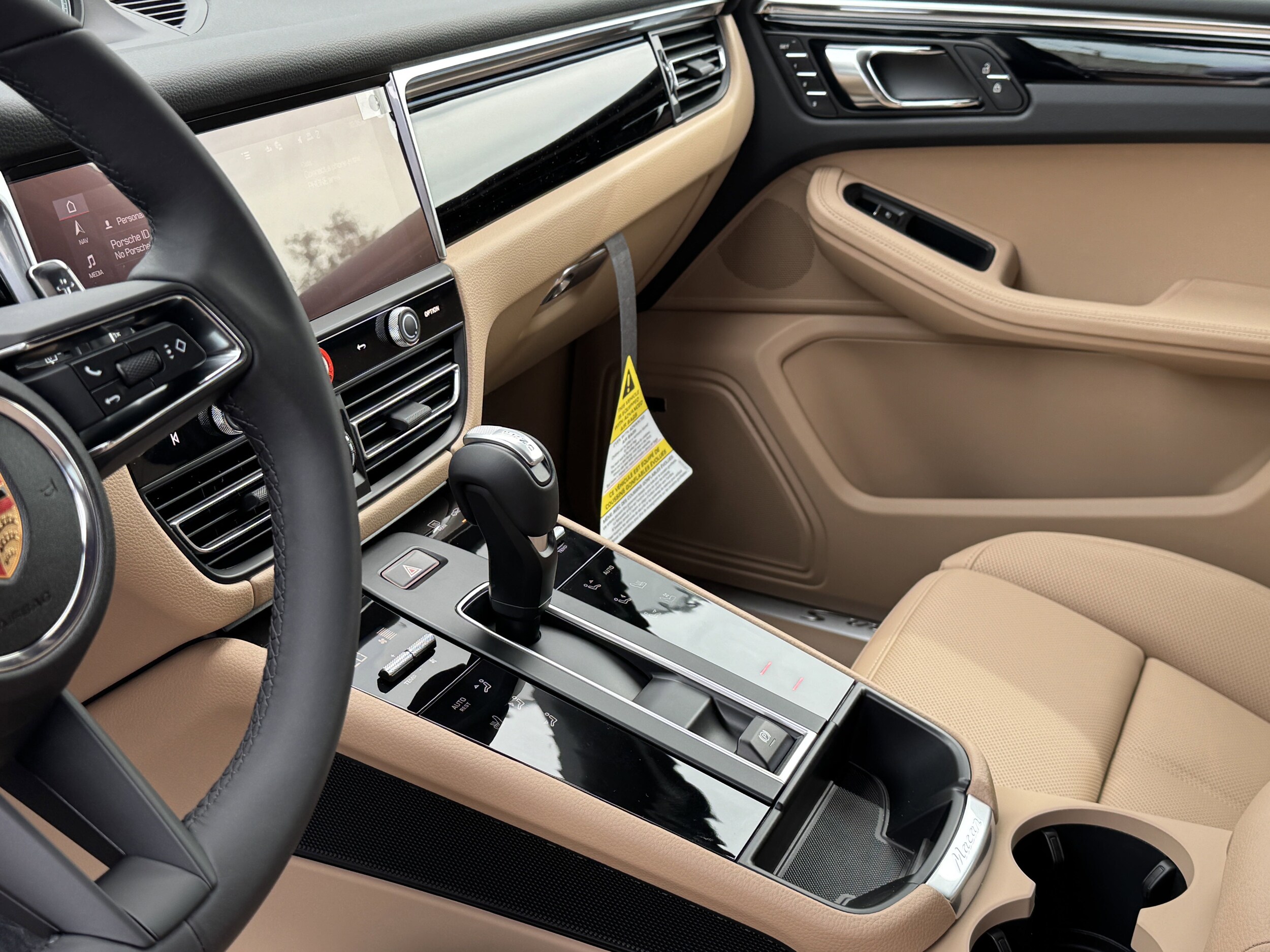 2025 Porsche Macan S photo 4