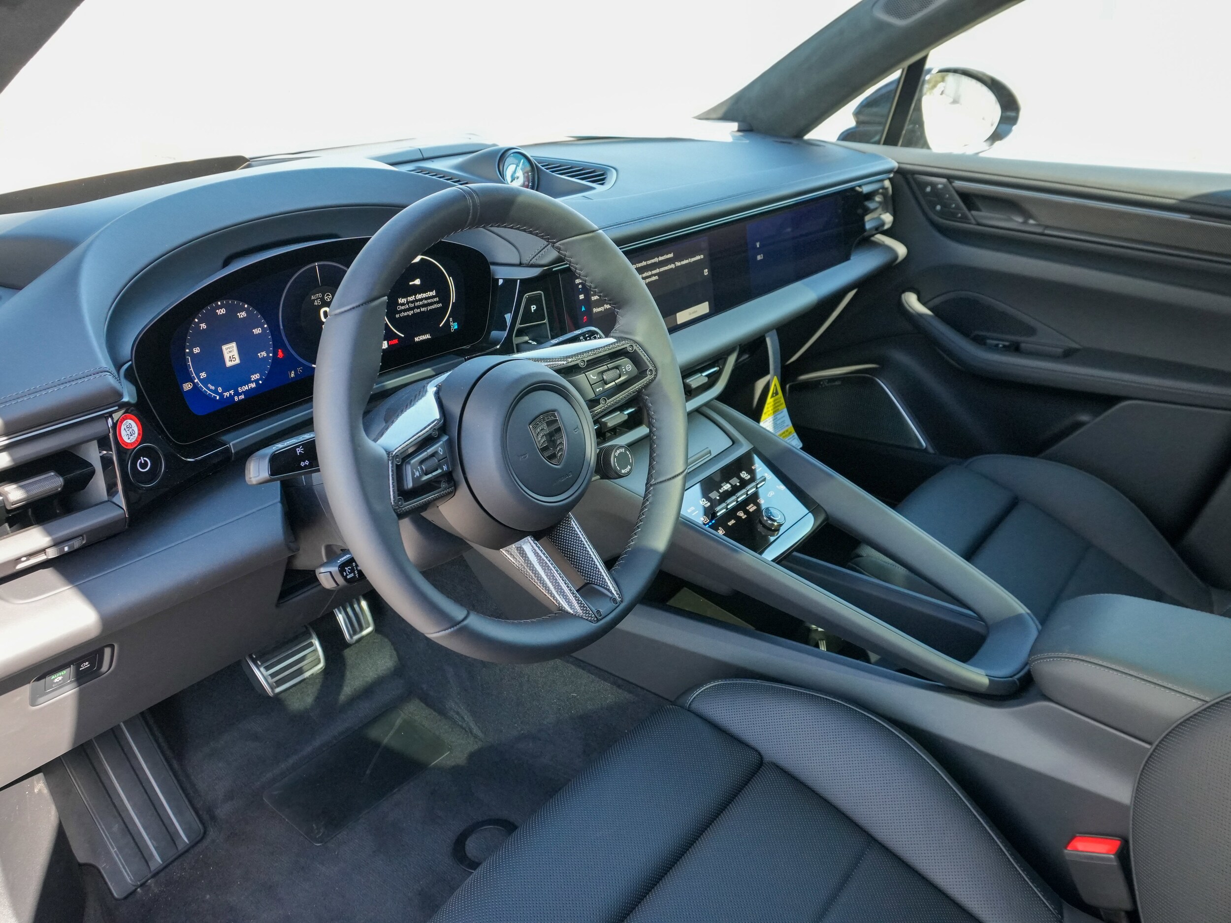 2025 Porsche Macan Electric Turbo photo 4