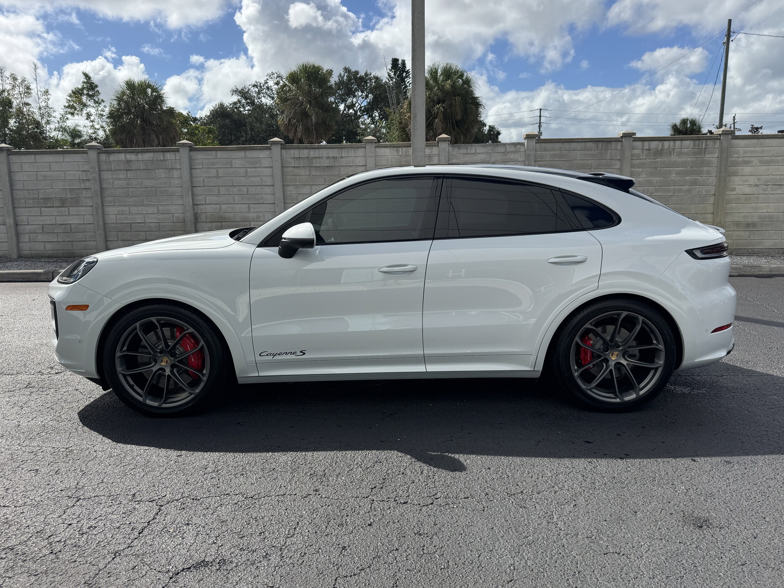 2024 Porsche Cayenne Coupe S photo 2
