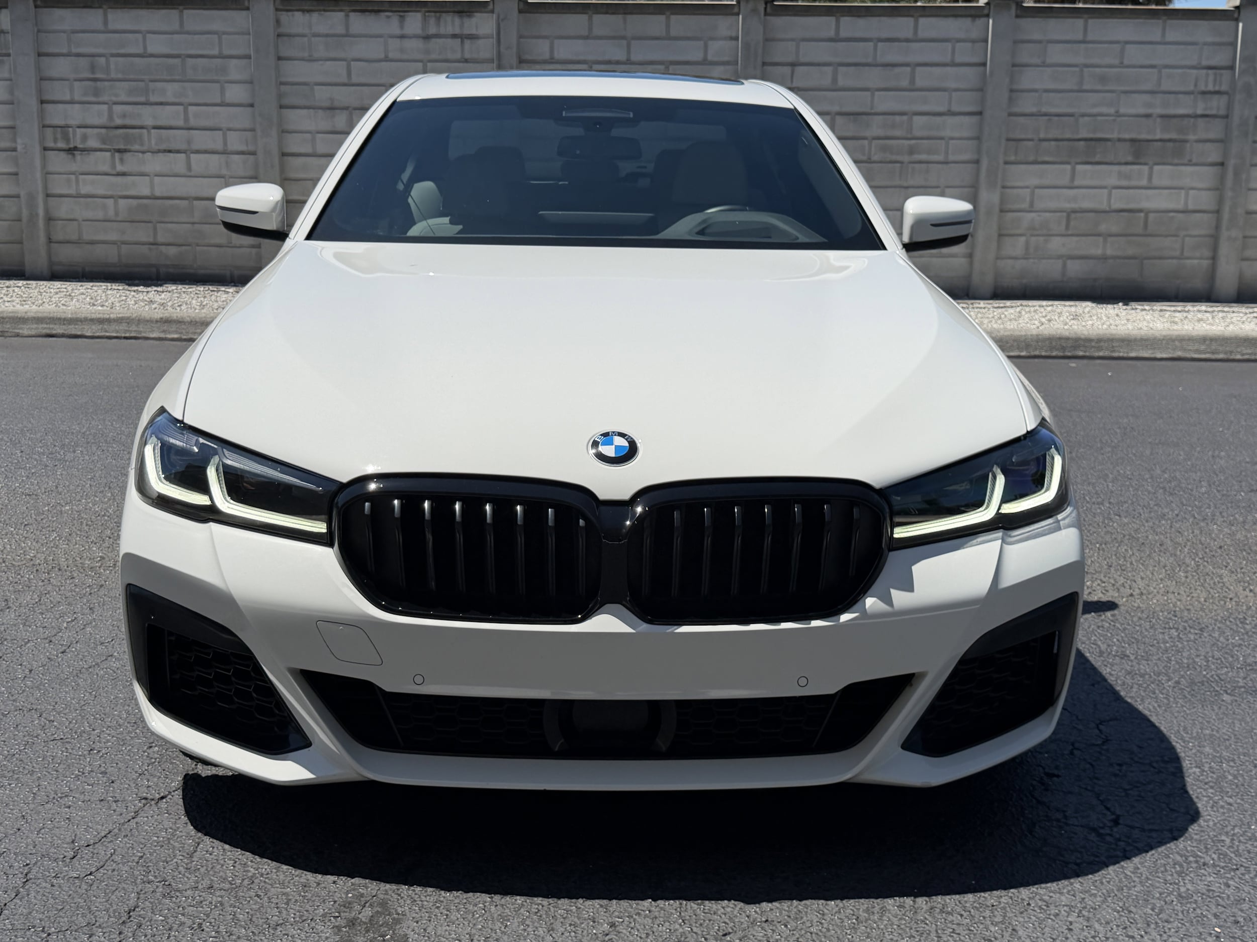 2022 BMW 5 Series M550i - Photo 11