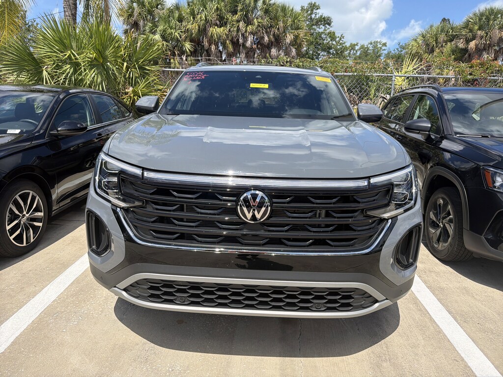 Used 2025 Volkswagen Atlas Cross Sport 2.0T SE w/Technology SUV