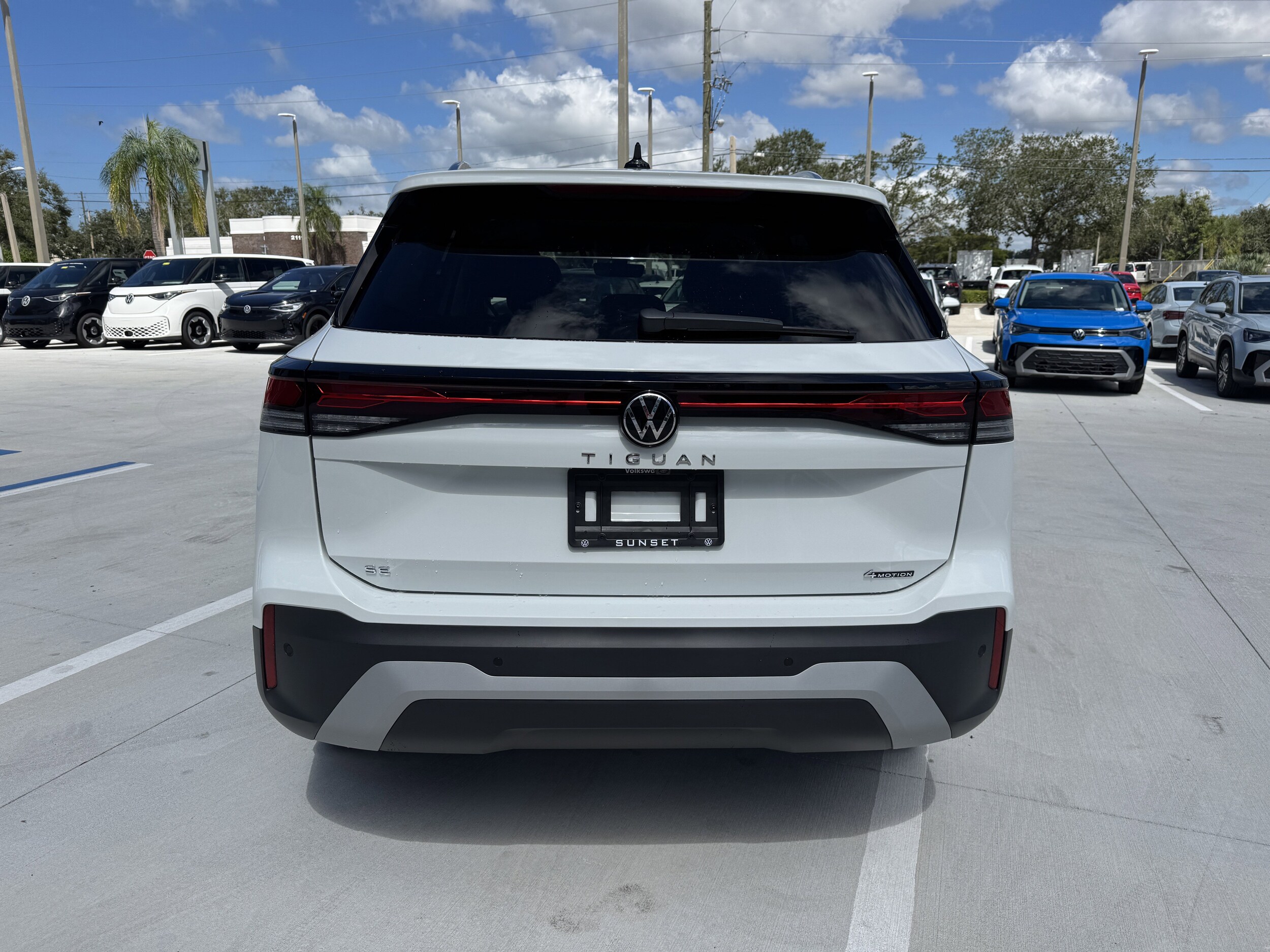 2025 Volkswagen Tiguan SE photo 3