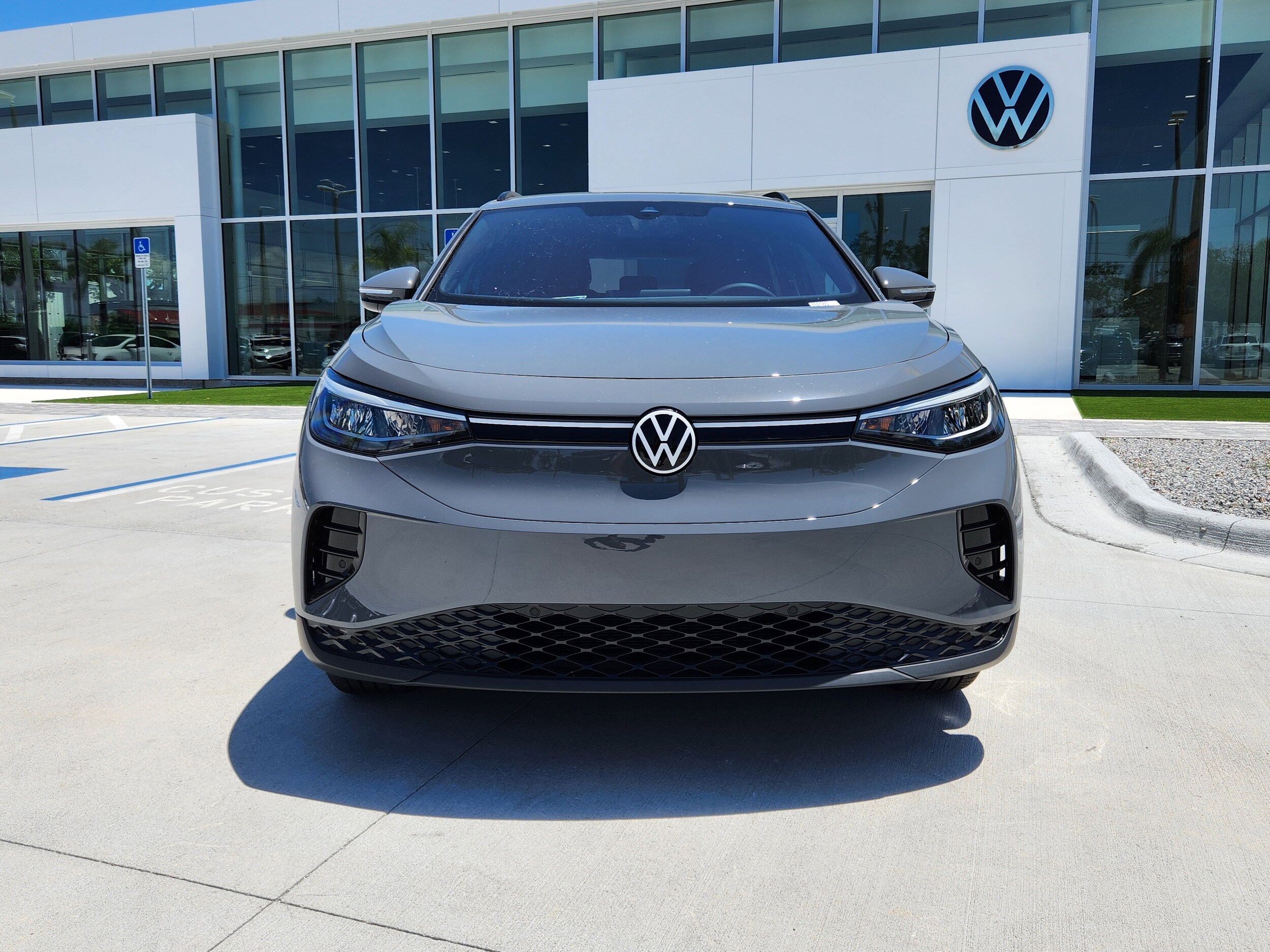 2025 Volkswagen ID.4 Pro photo 2